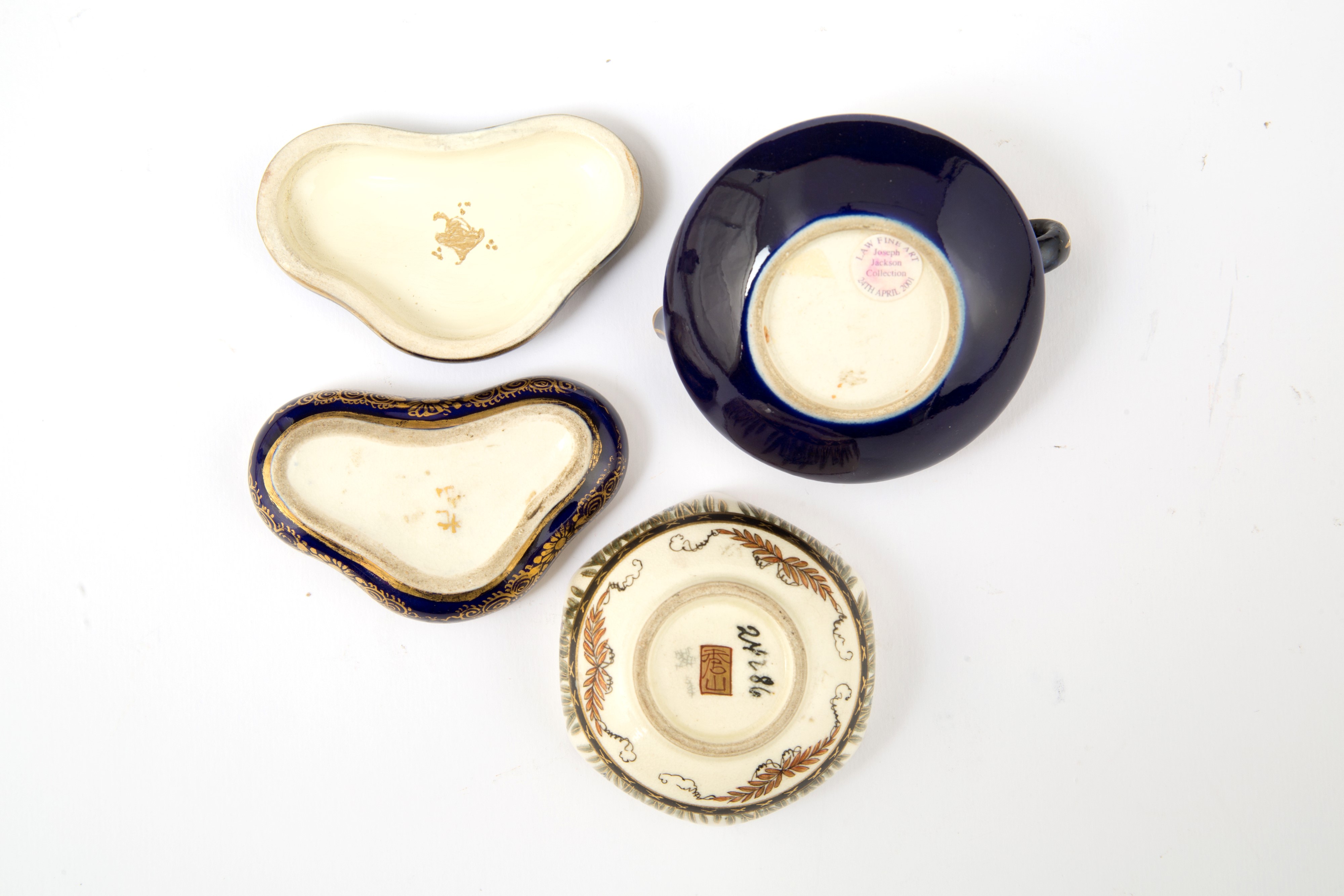 Vasetto, teiera, ciotolina e scatolina Satsuma