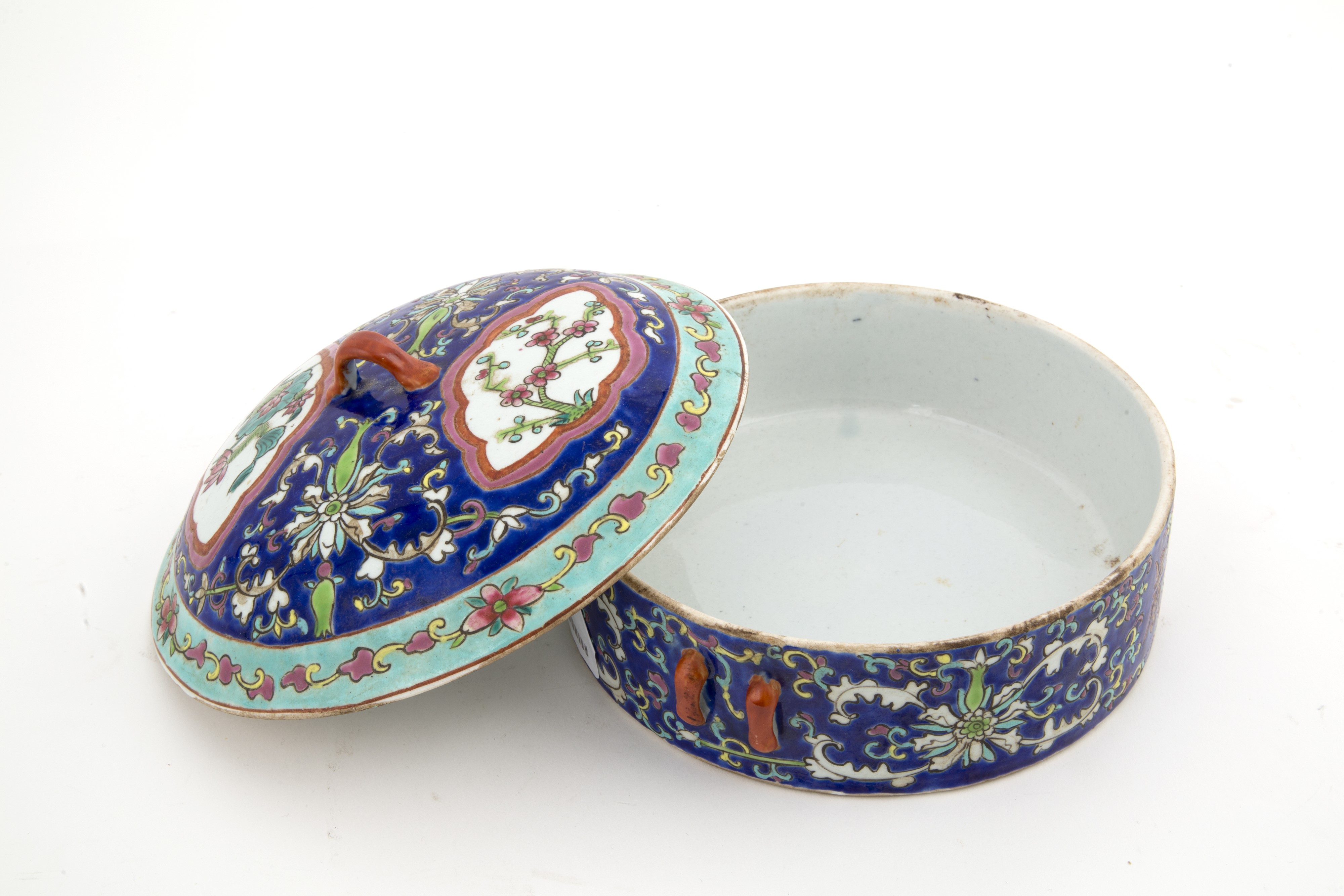 Pentola in porcellana dipinta