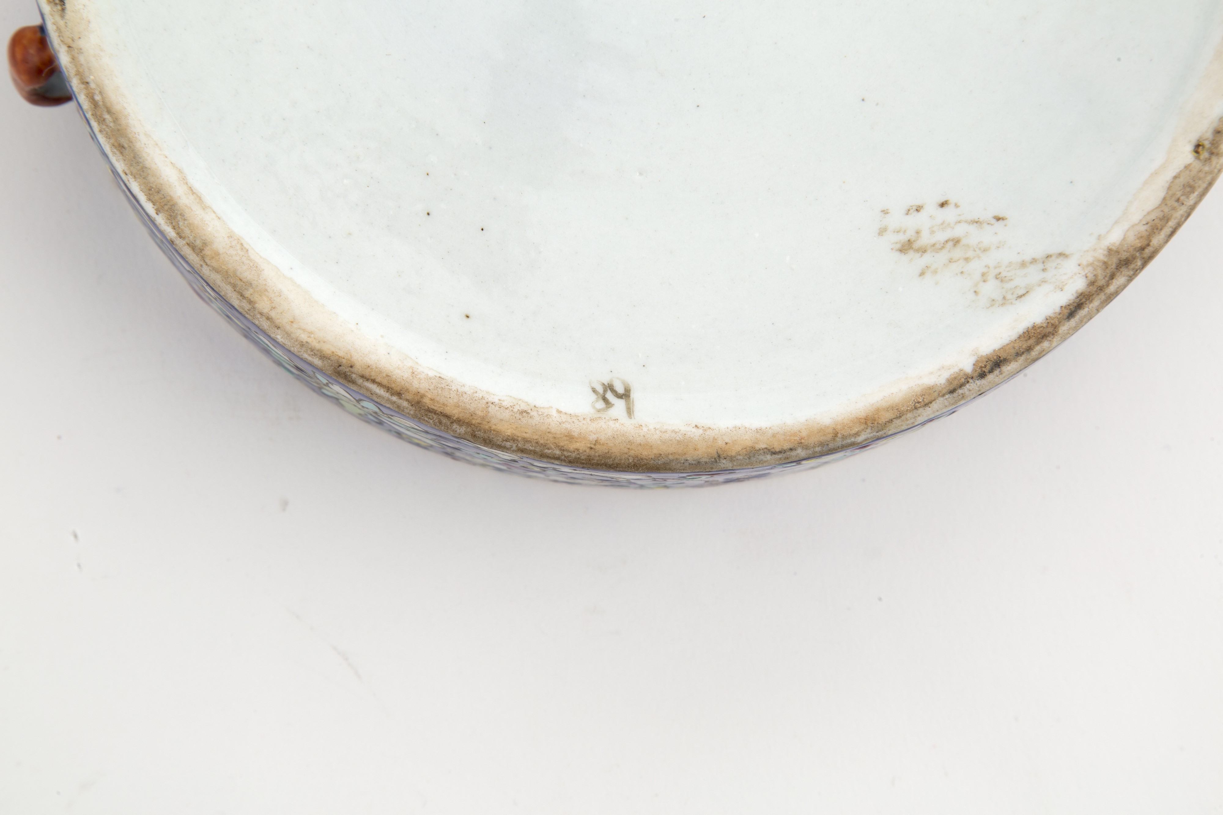 Pentola in porcellana dipinta