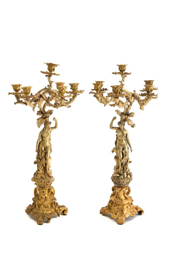 Coppia di candelabri in bronzo