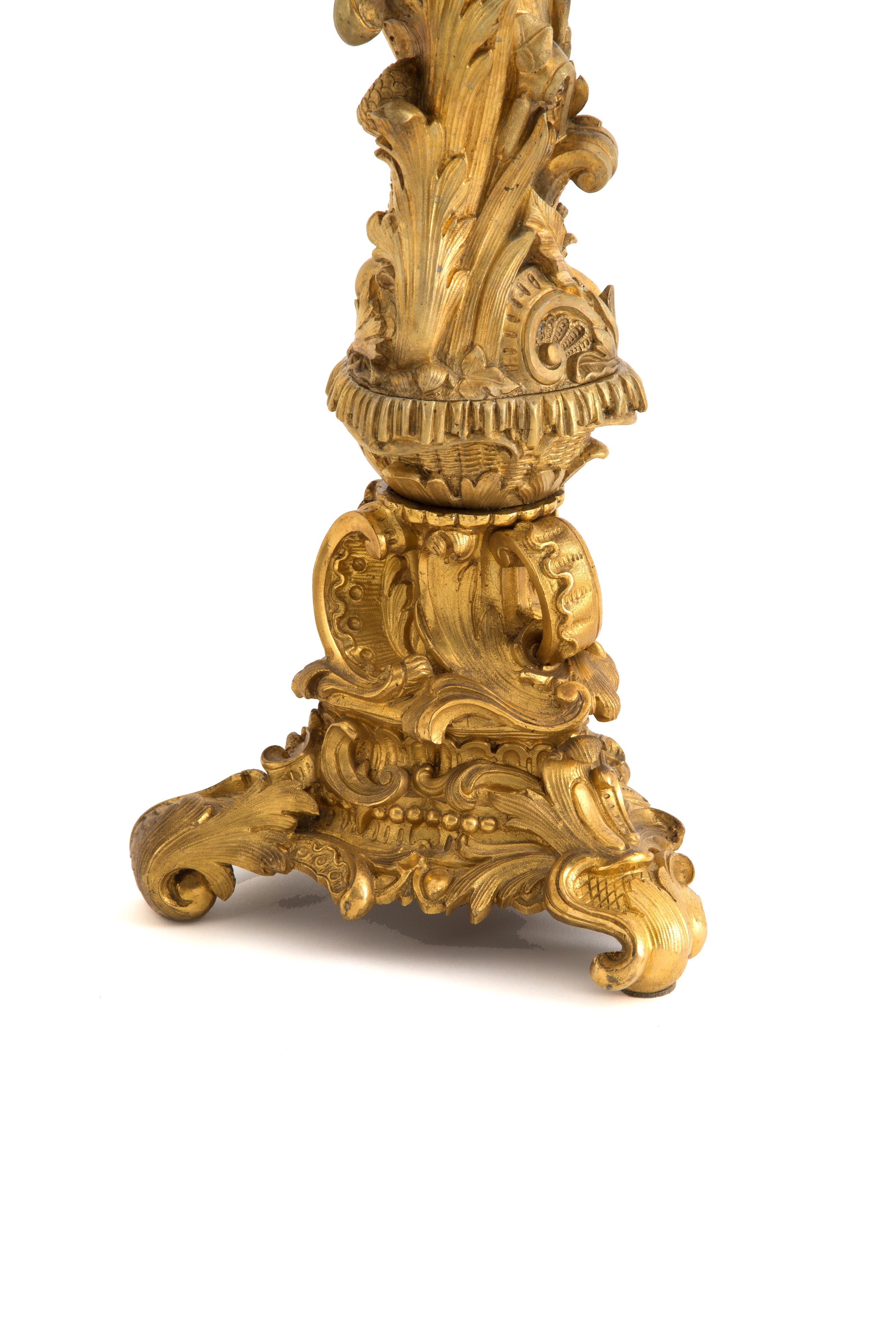 Coppia di candelabri in bronzo