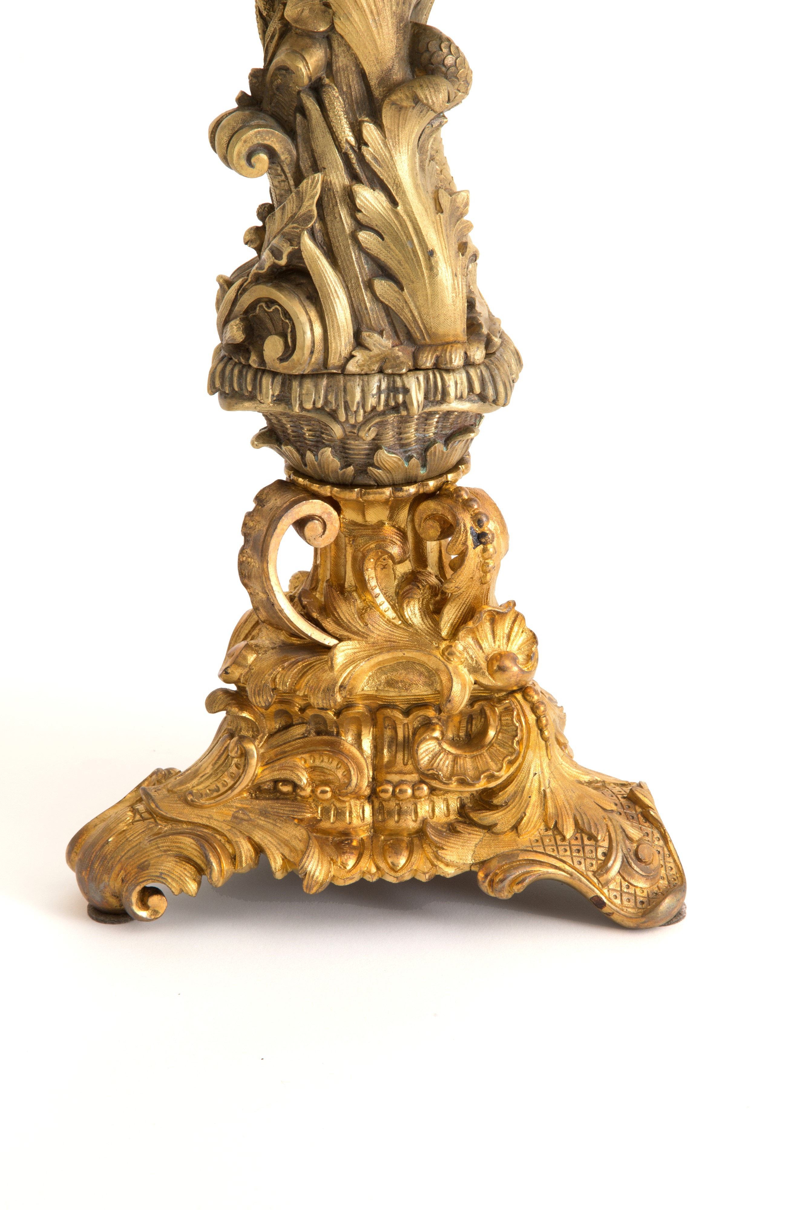 Coppia di candelabri in bronzo