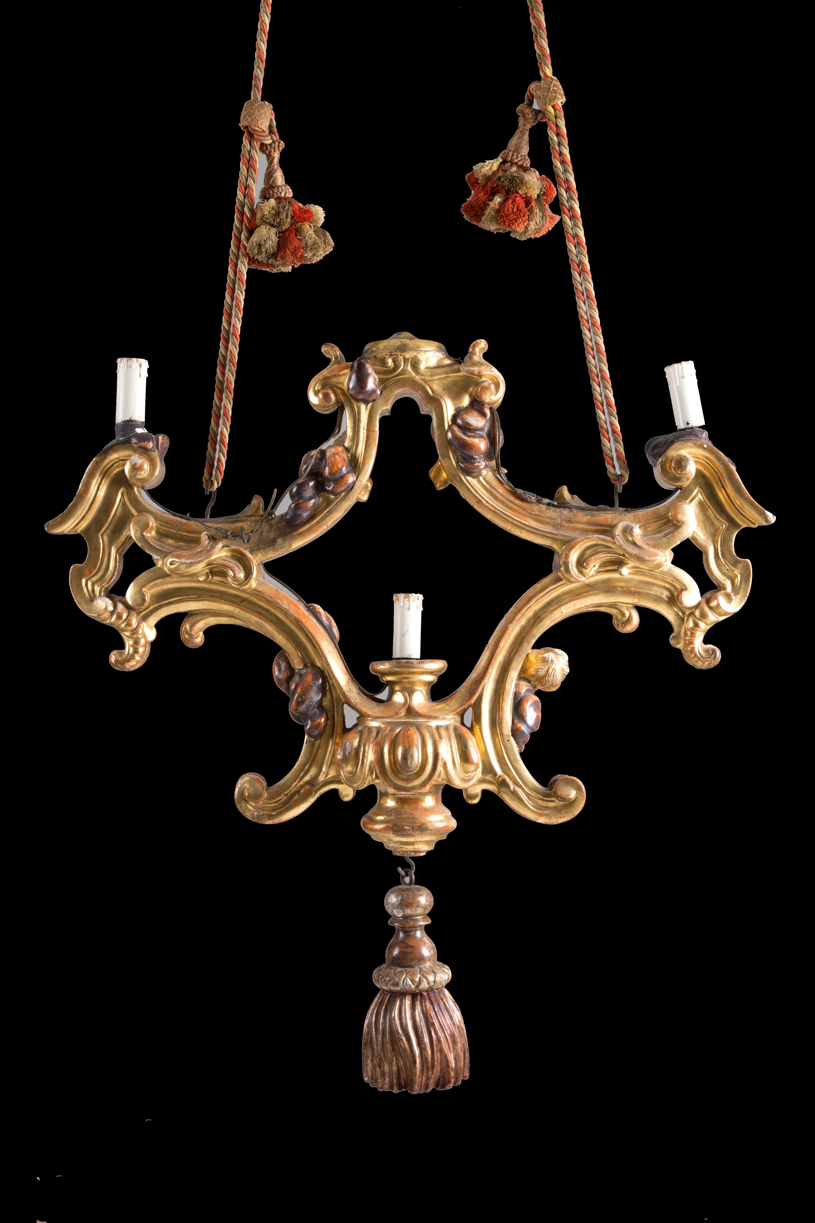 Lampadario in Legno Dorato con Putti