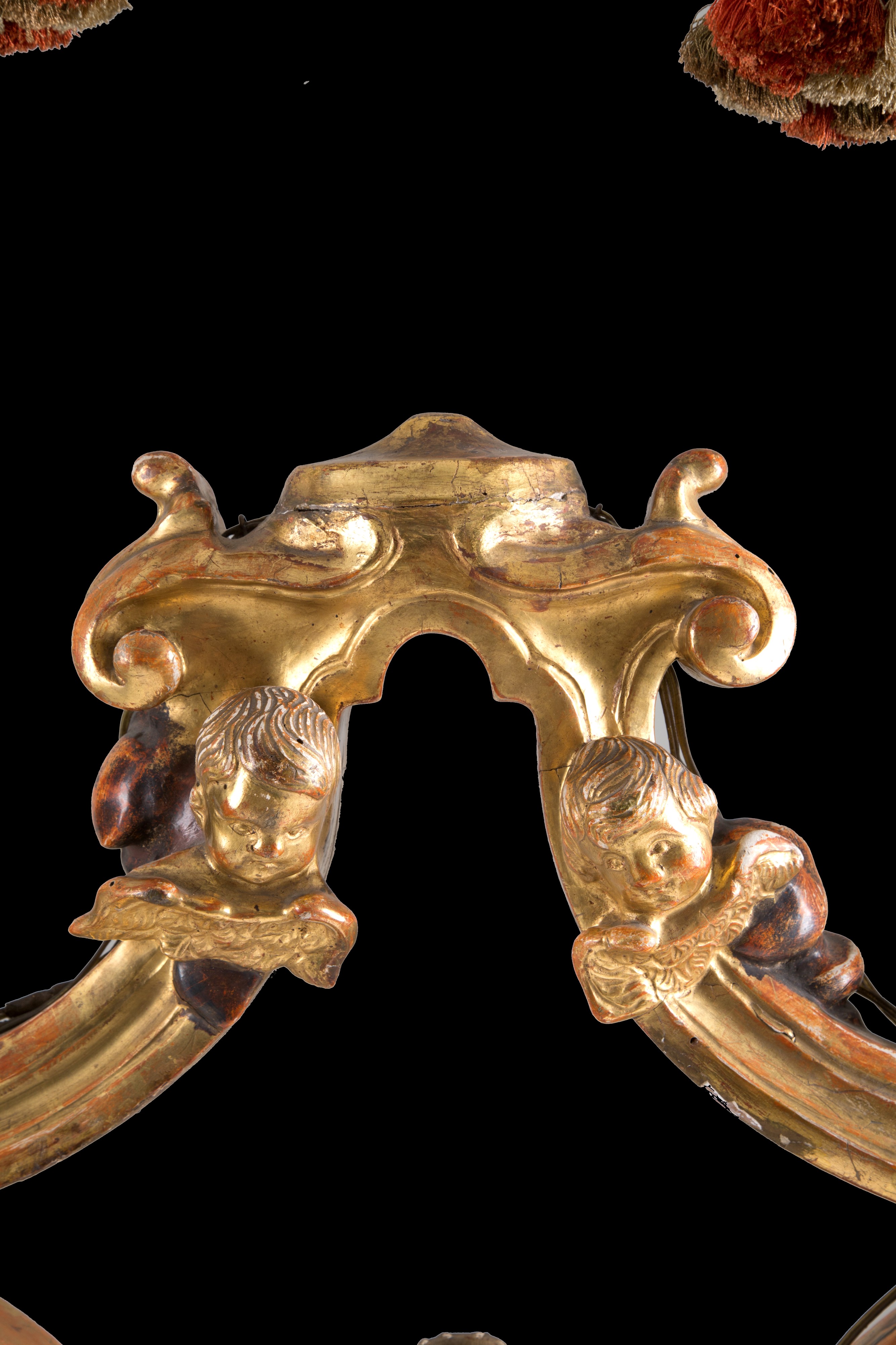 Lampadario in Legno Dorato con Putti