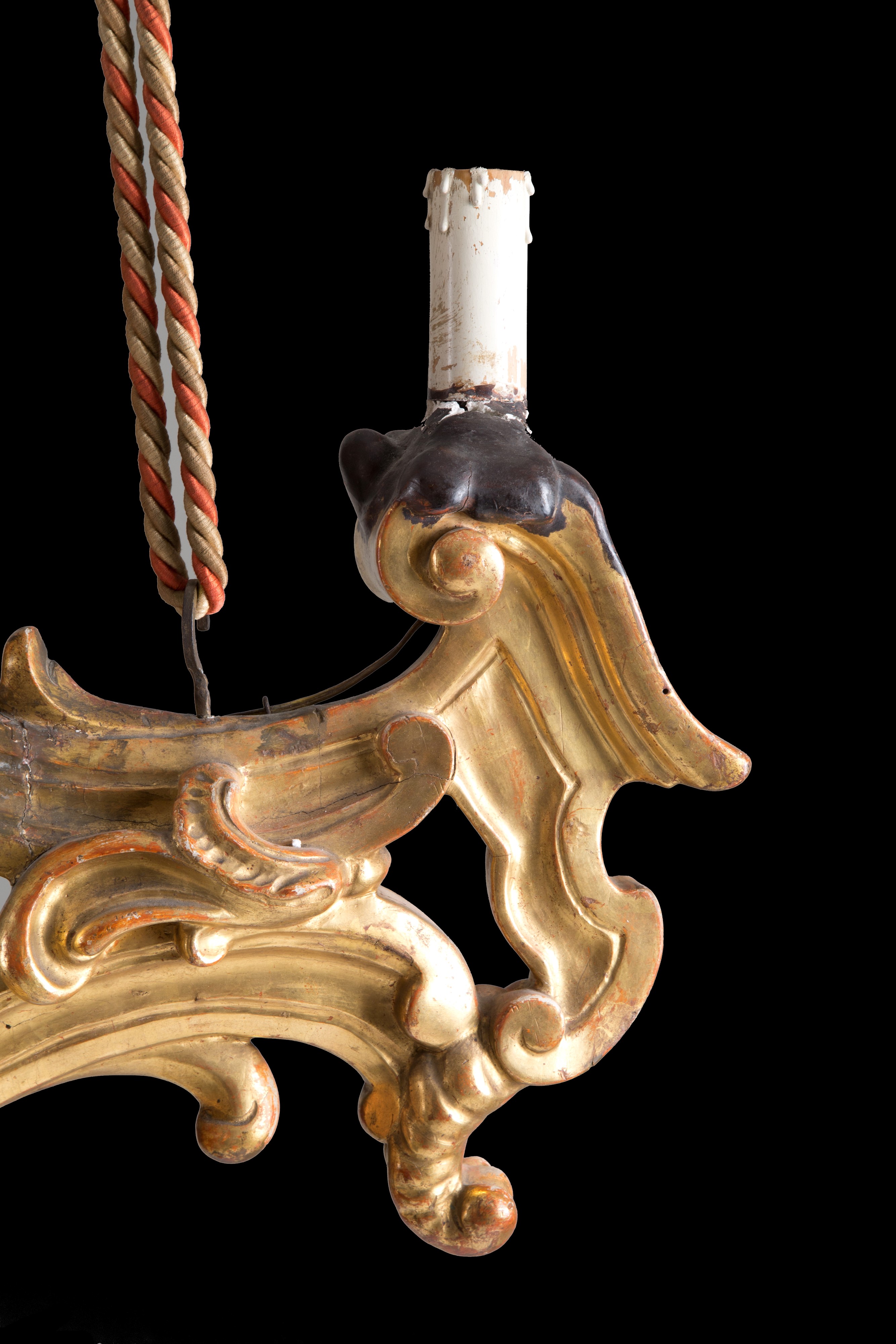Lampadario in Legno Dorato con Putti