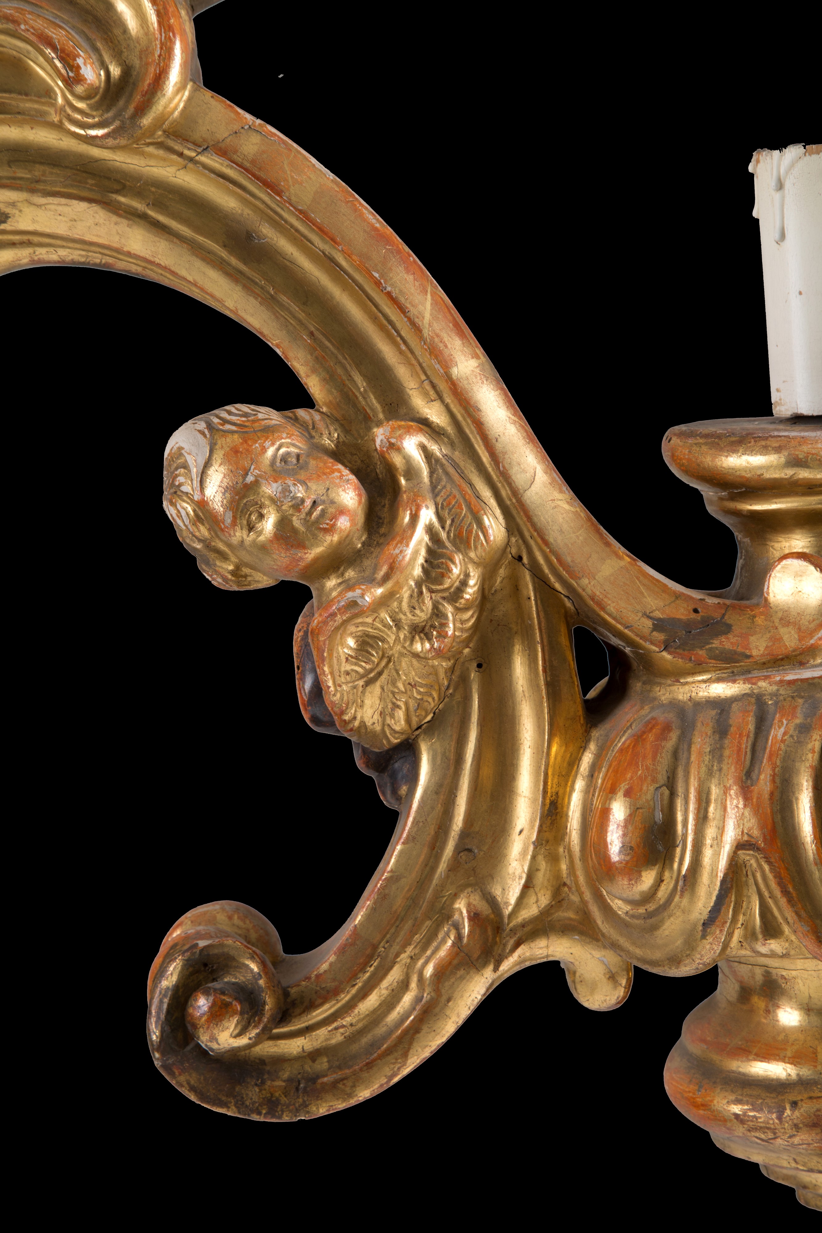 Lampadario in Legno Dorato con Putti