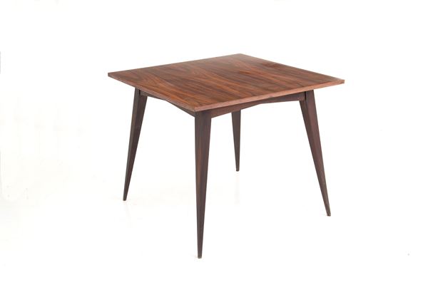 Table in various woods