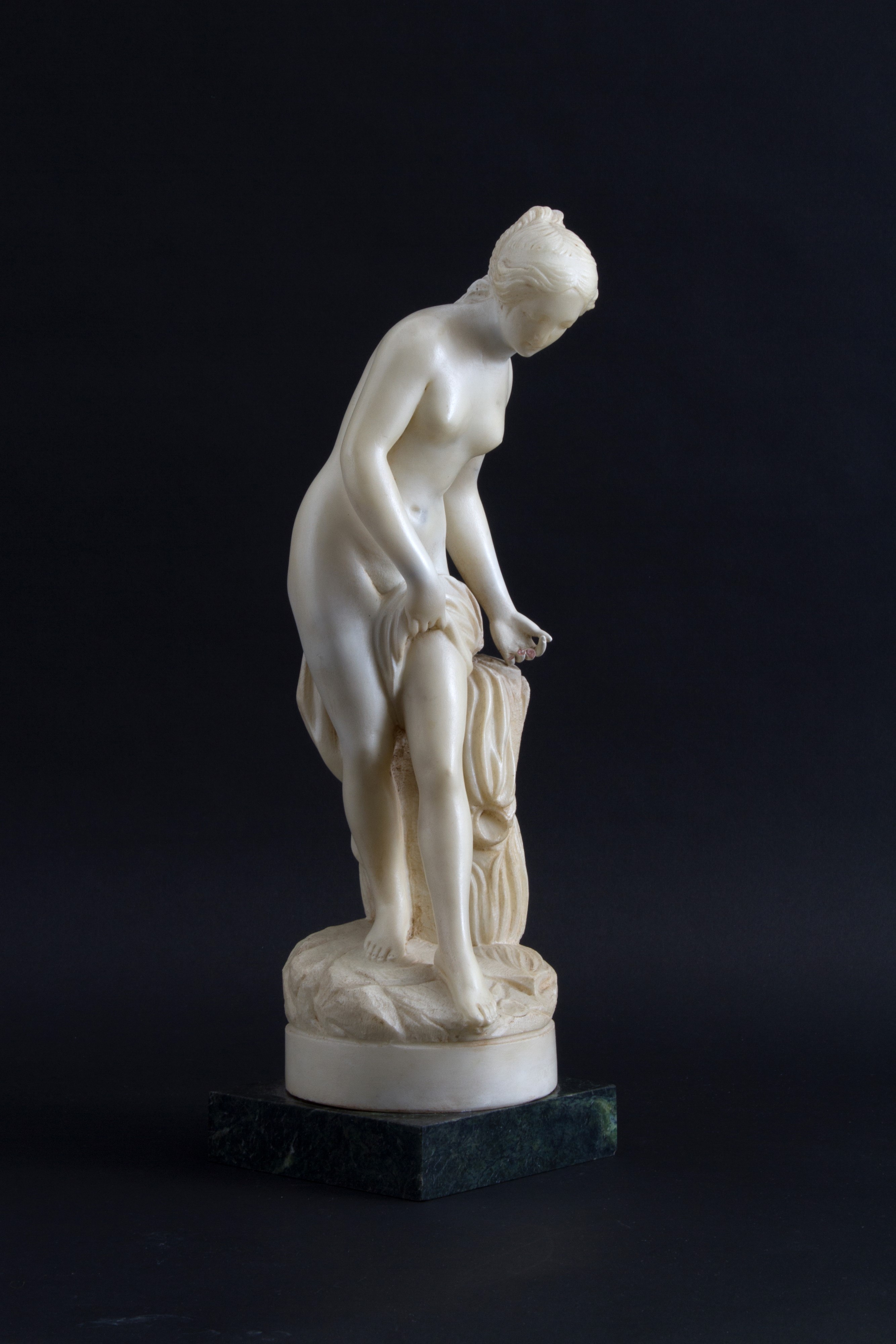 Statua "FIGURA FEMMINILE"