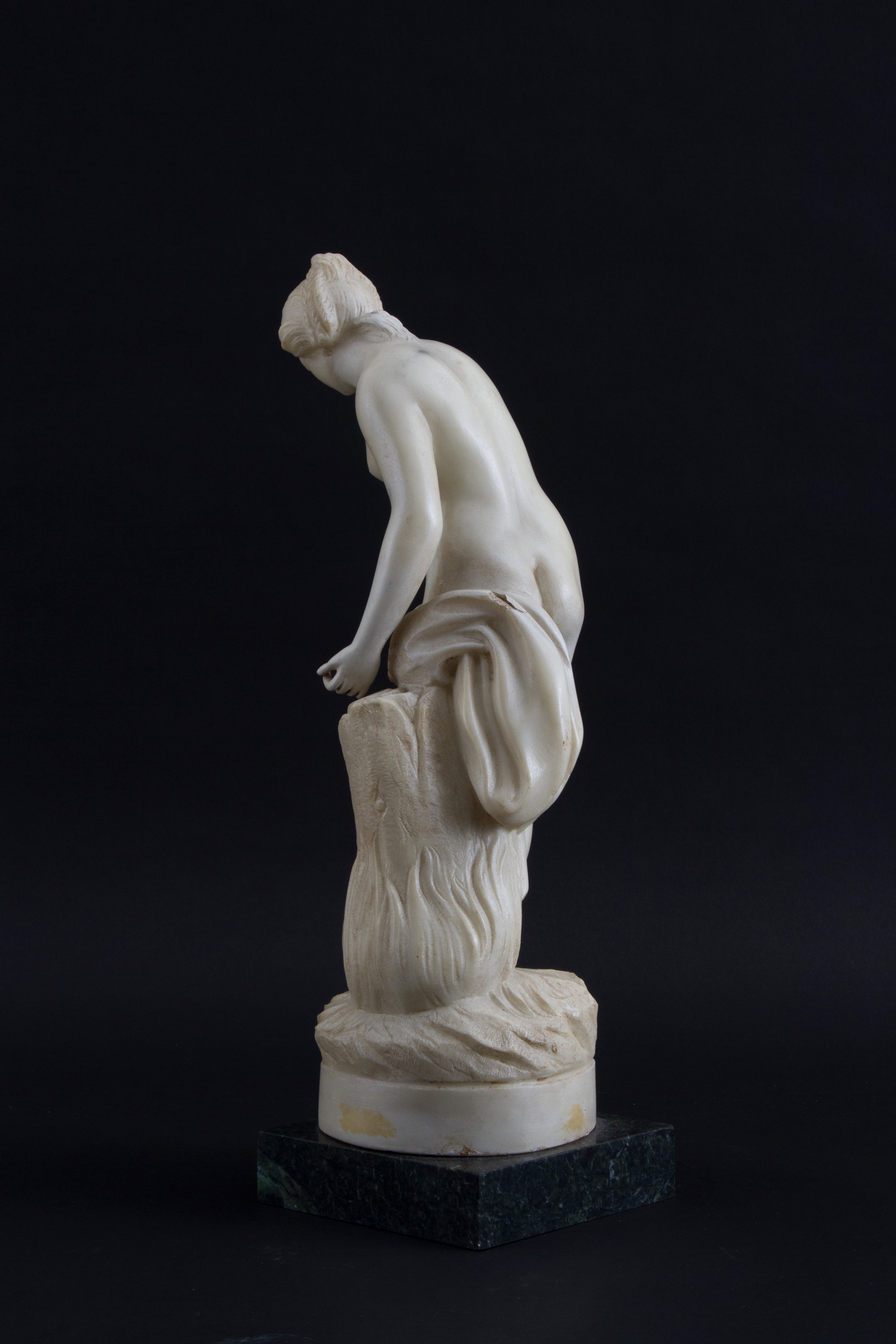 Statua "FIGURA FEMMINILE"