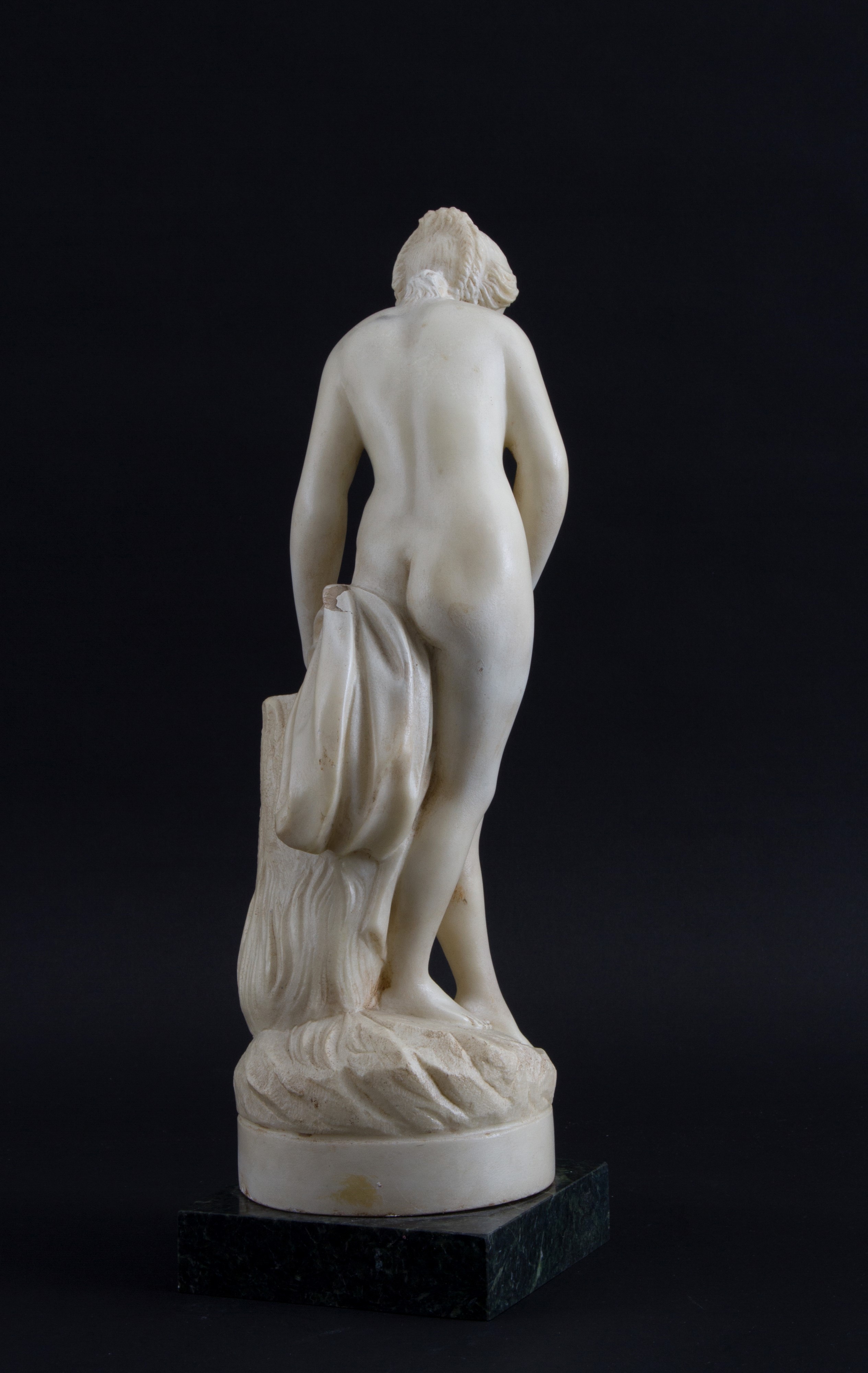 Statua "FIGURA FEMMINILE"