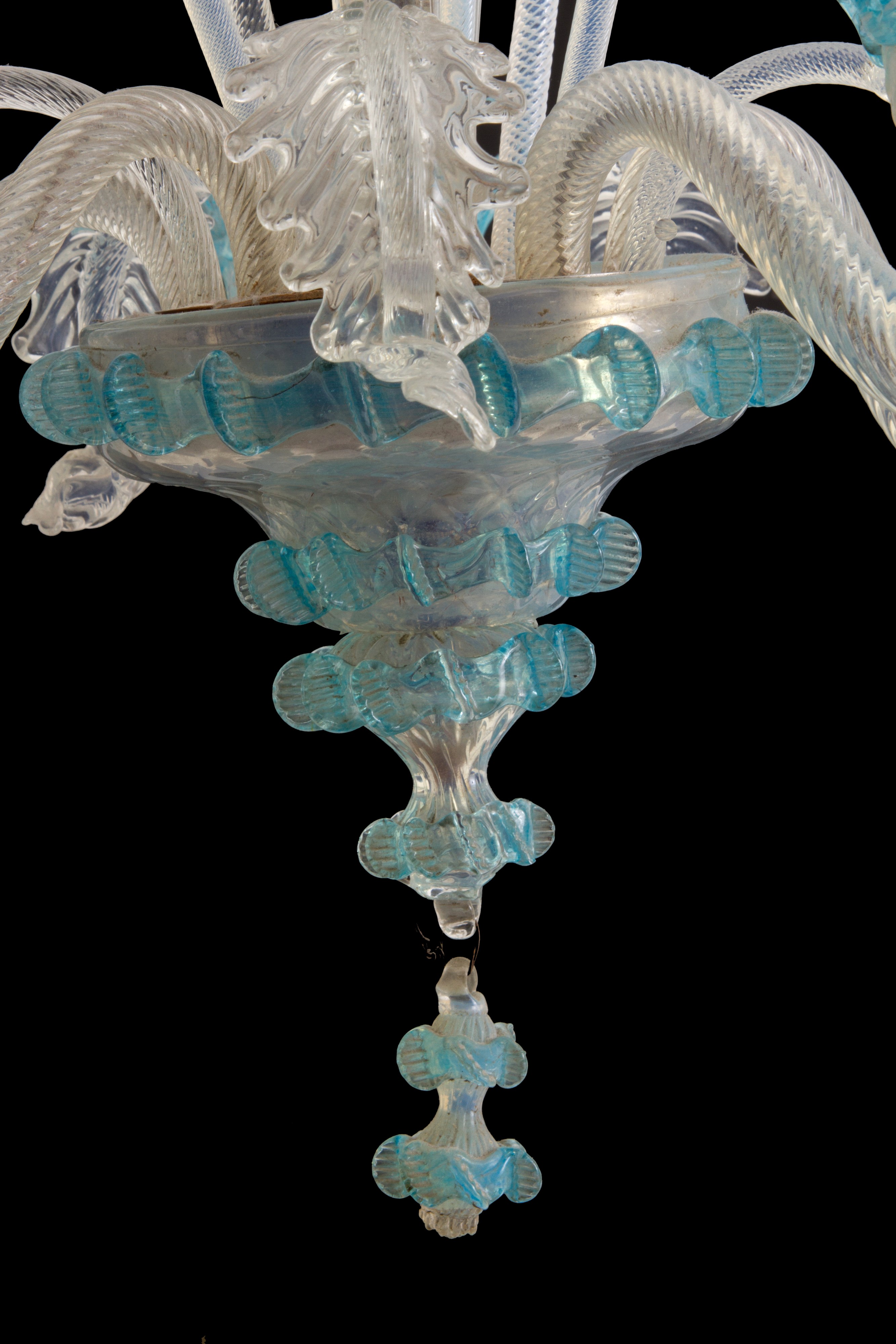 Lampadario con Finiture Azzurre