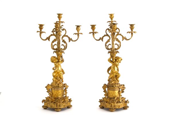 Coppia di candelabri in bronzo