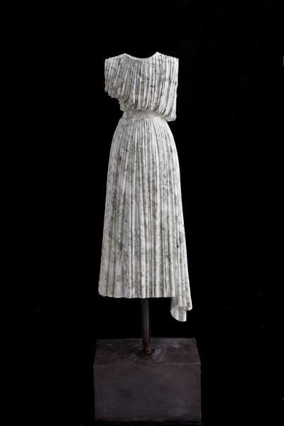 Scultura in Marmo "figura Acefala Panneggiata"