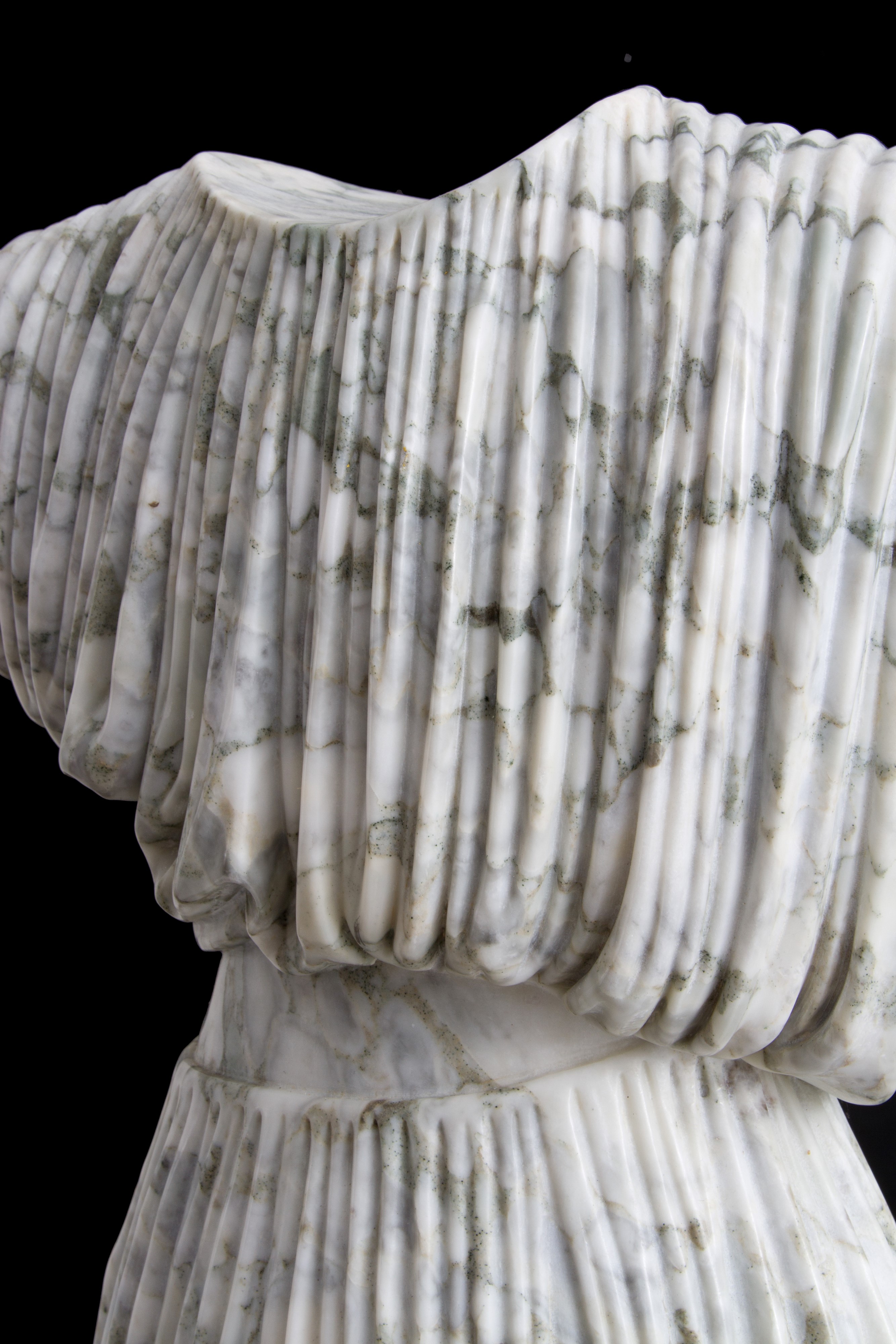 Scultura in Marmo "figura Acefala Panneggiata"