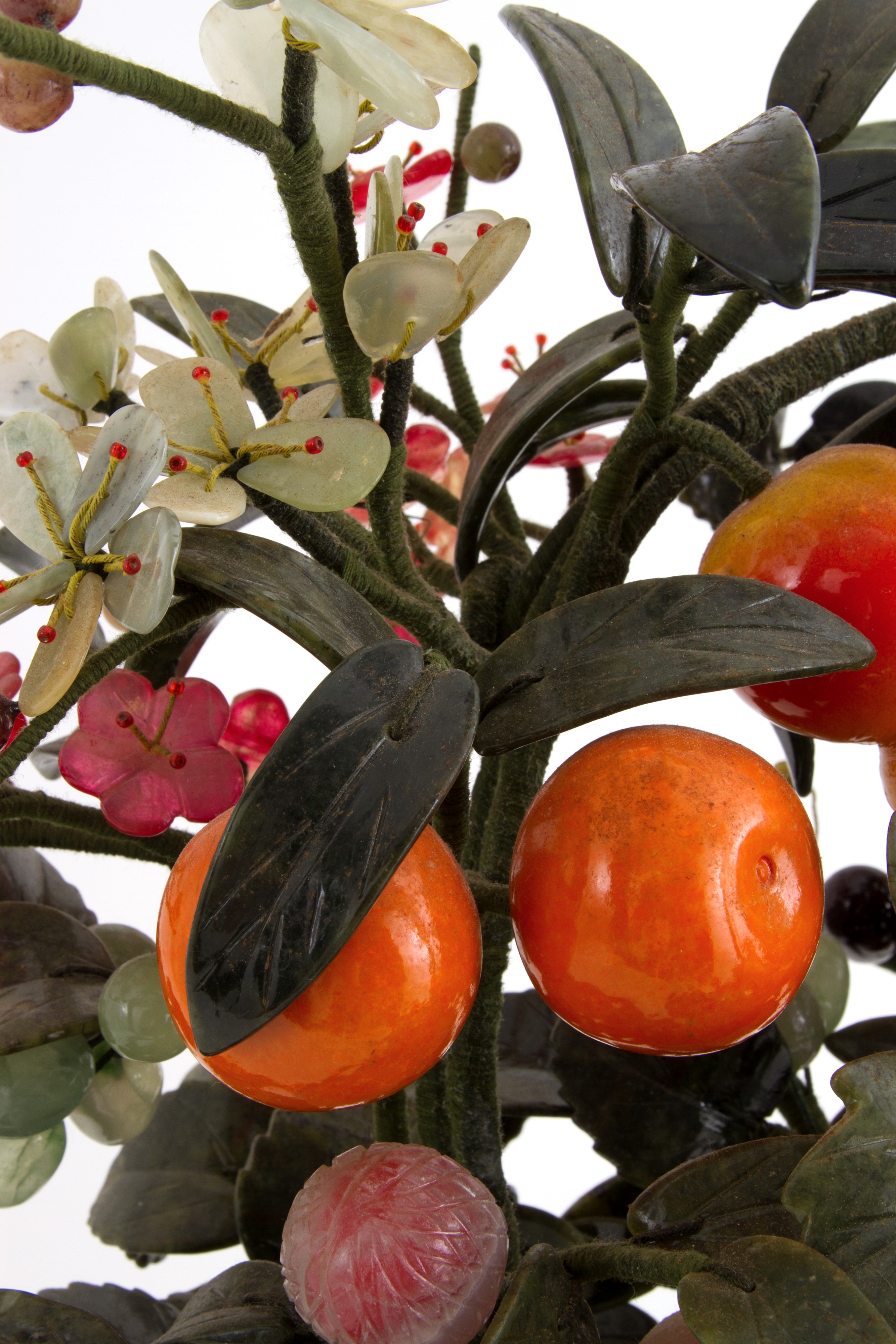 Cesto di fiori e frutta in pietre dure