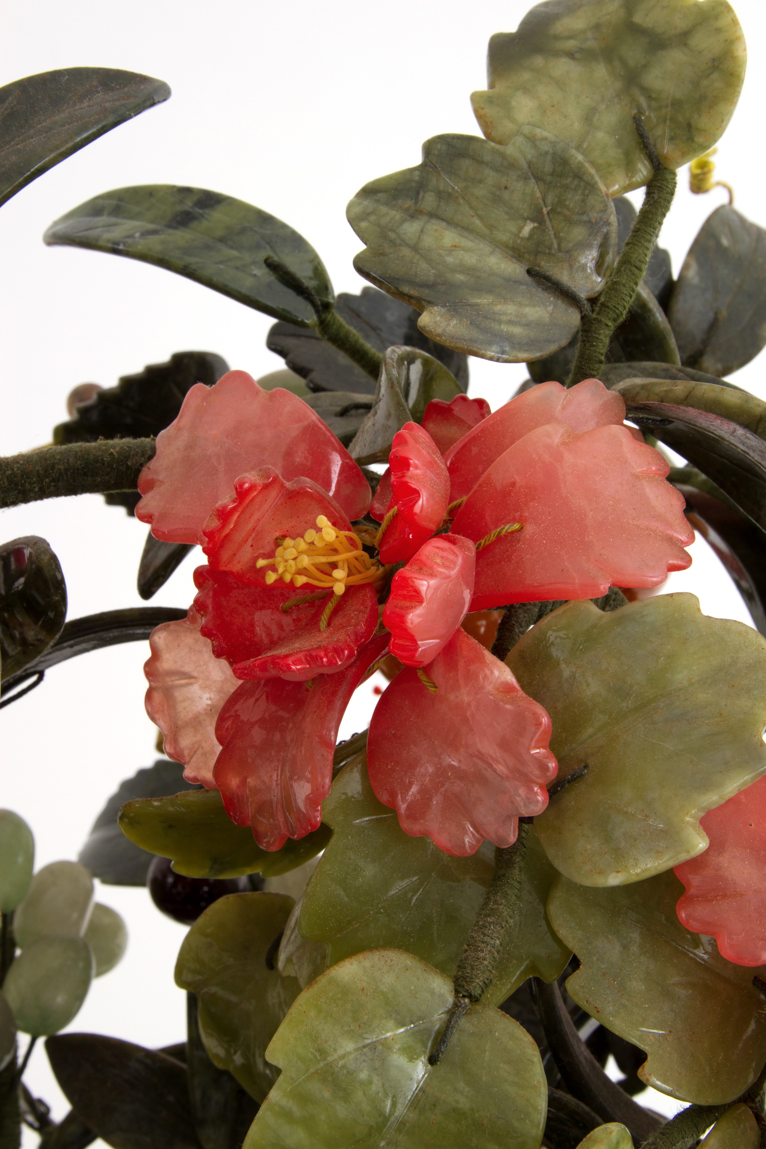 Cesto di fiori e frutta in pietre dure