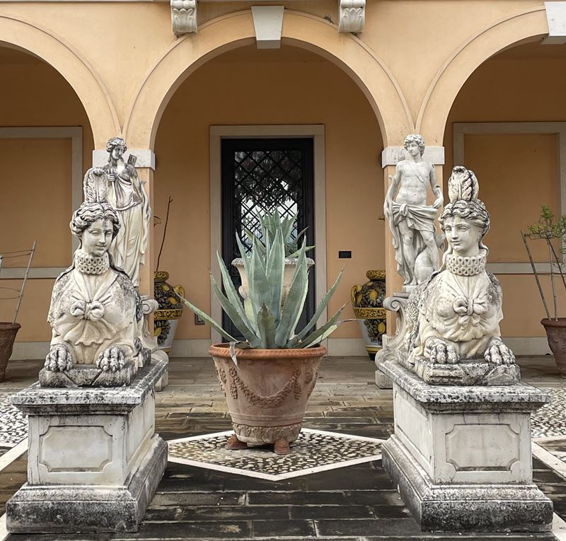 Coppia di Sculture "sfingi"