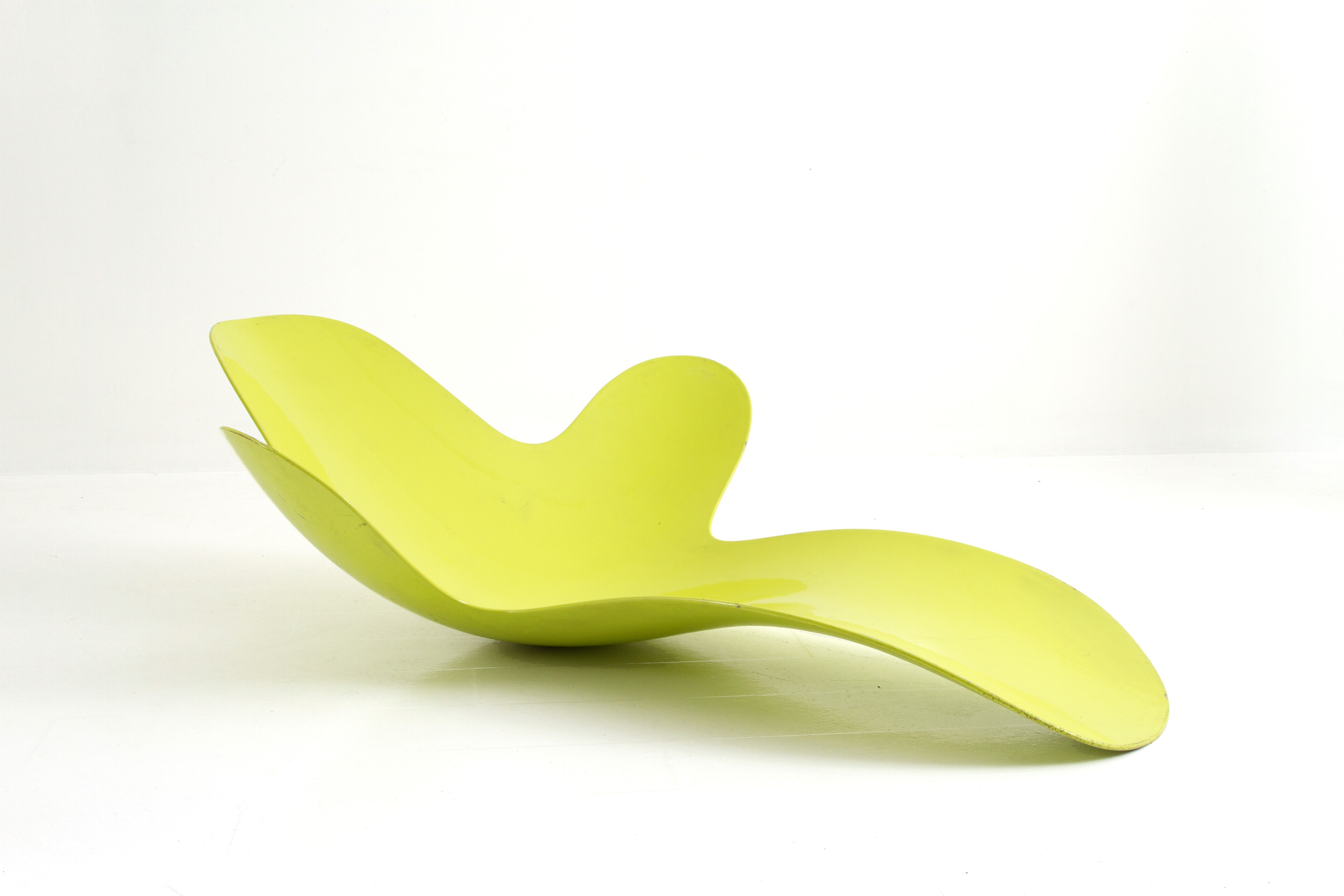 Monica Graffeo - Chaise Longue Lazy Mary Laccata Verde Lime per Disguincio