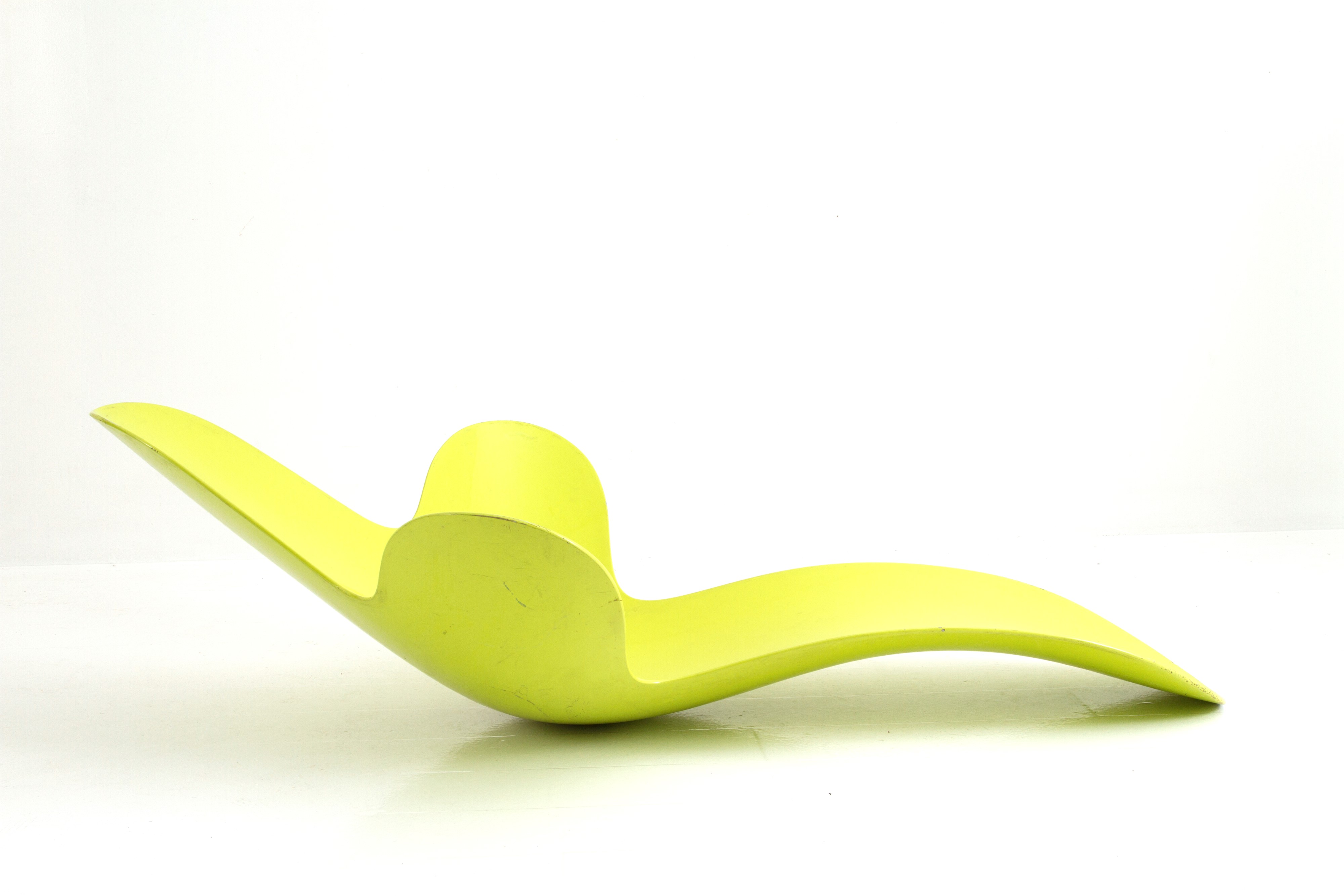 Monica Graffeo - Chaise Longue Lazy Mary Laccata Verde Lime per Disguincio