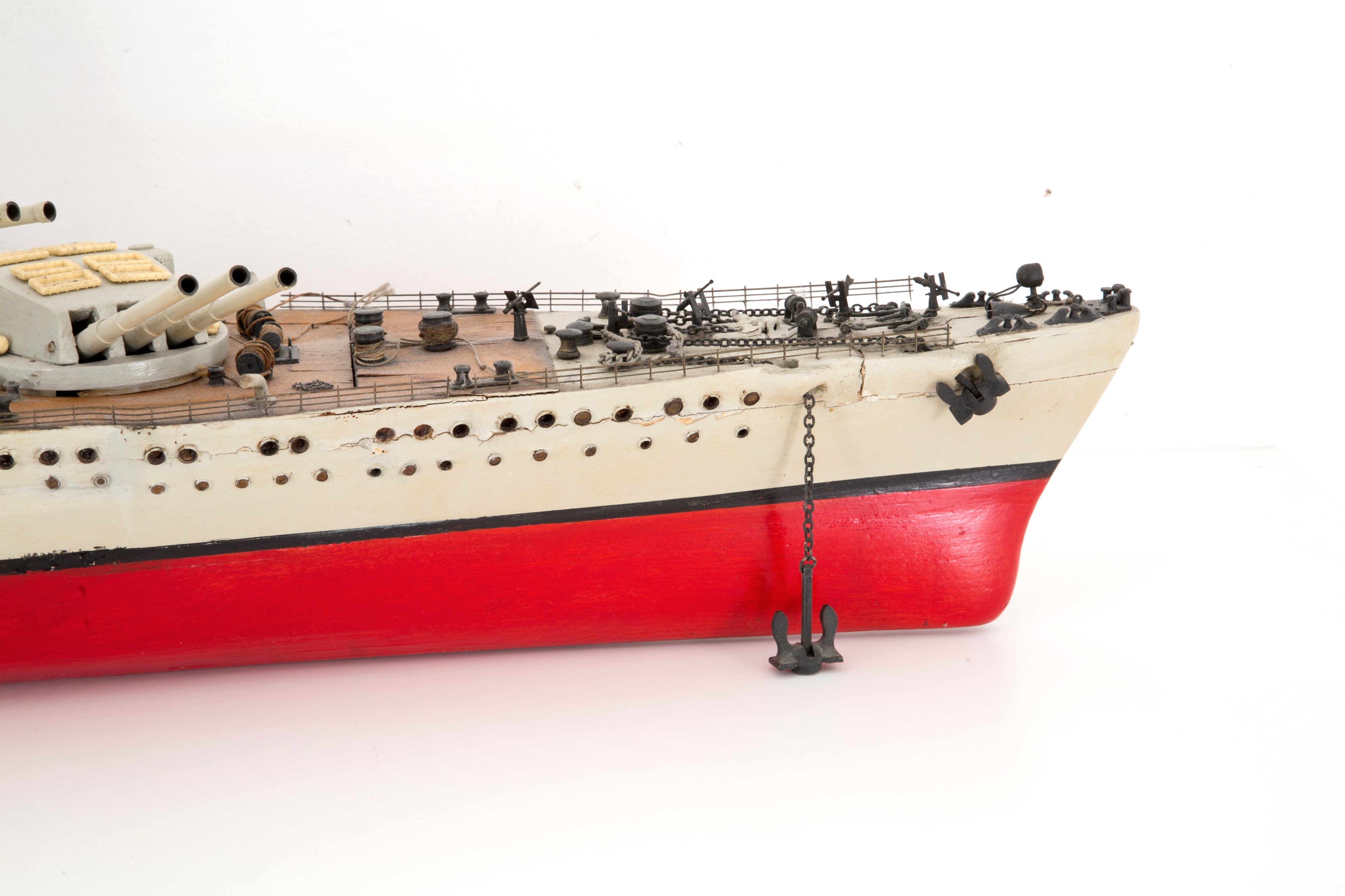 Modellino di nave da guerra Vittorio Veneto