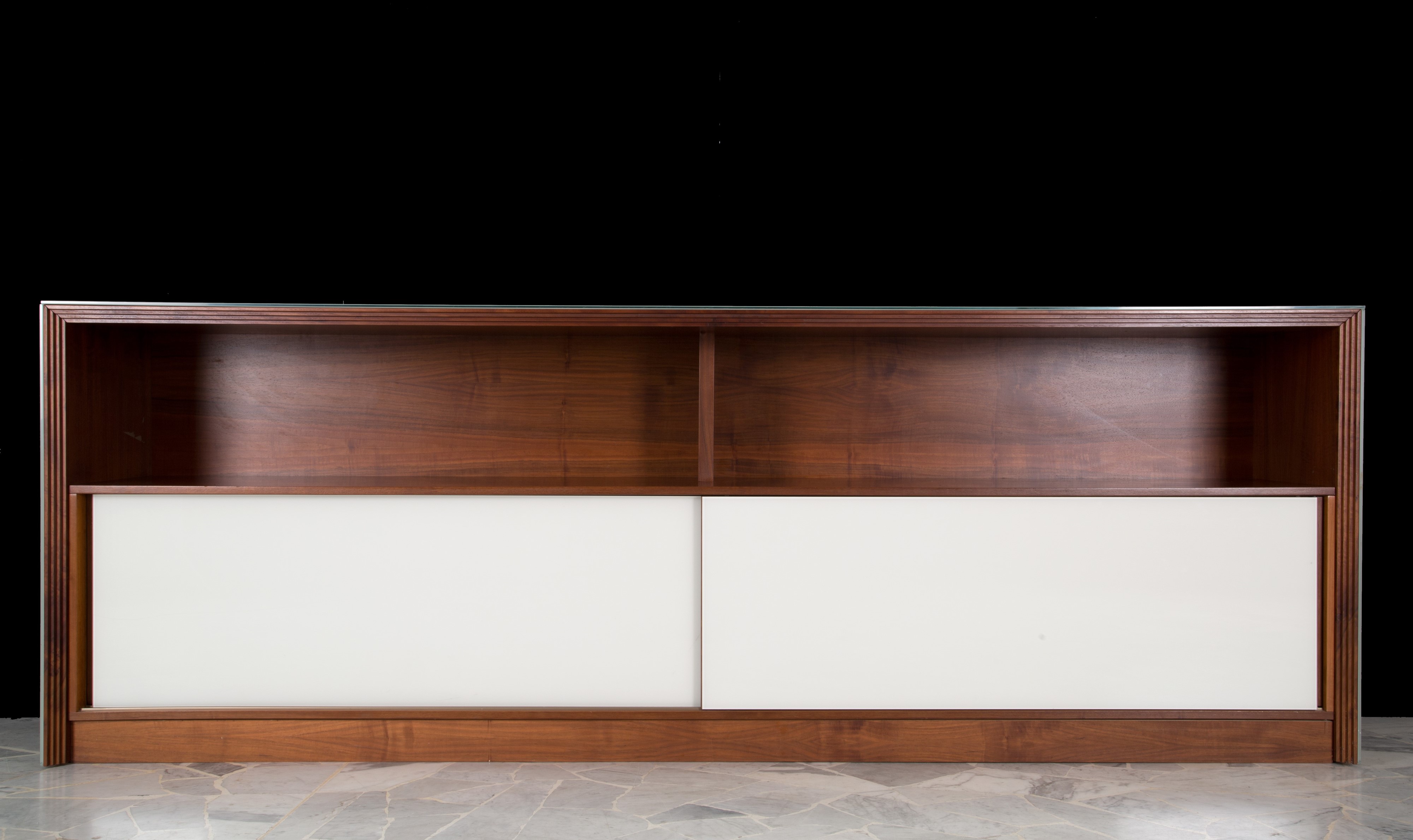 Grande Credenza in Legno e Vetro Lattimo