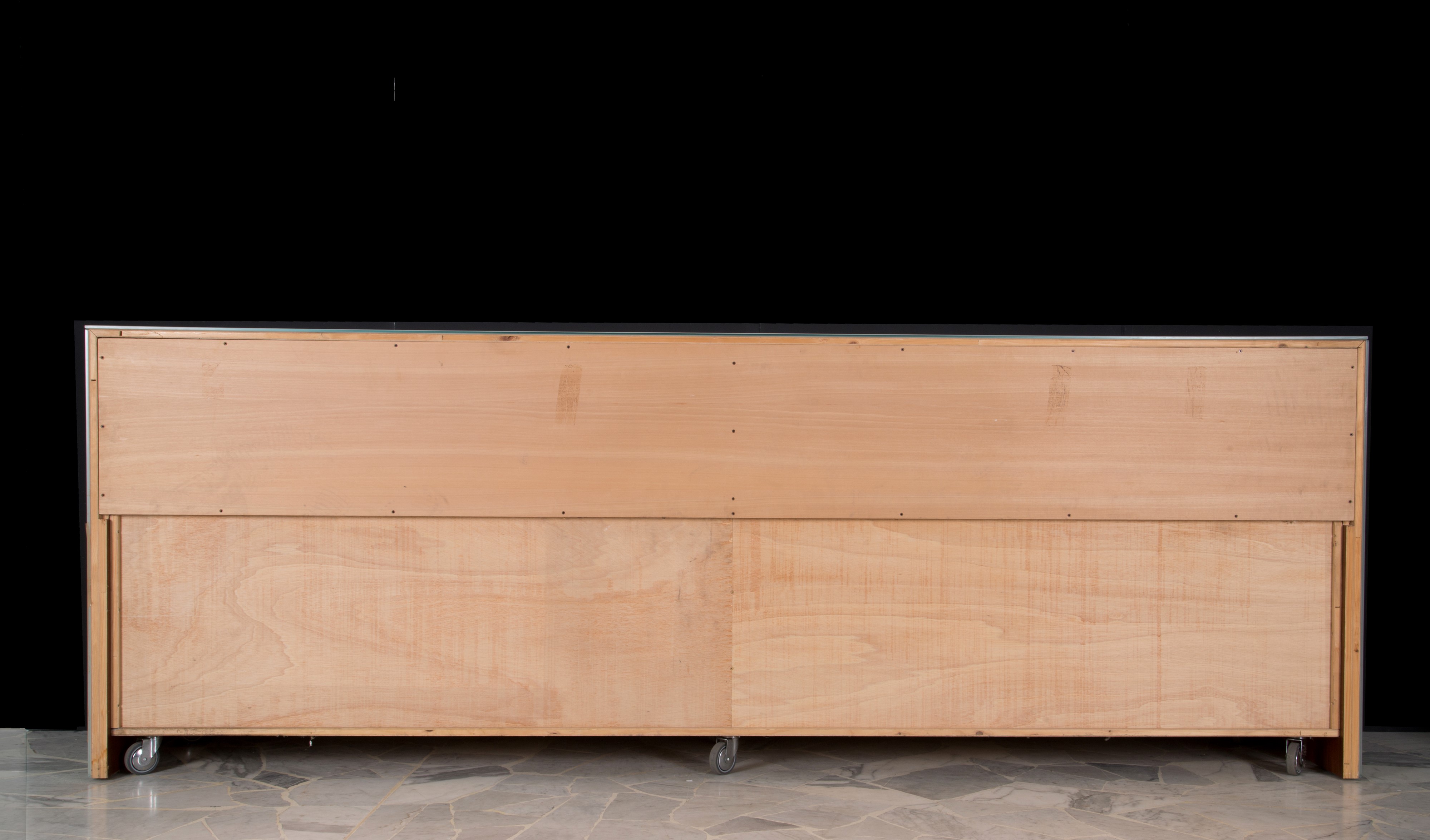 Grande Credenza in Legno e Vetro Lattimo