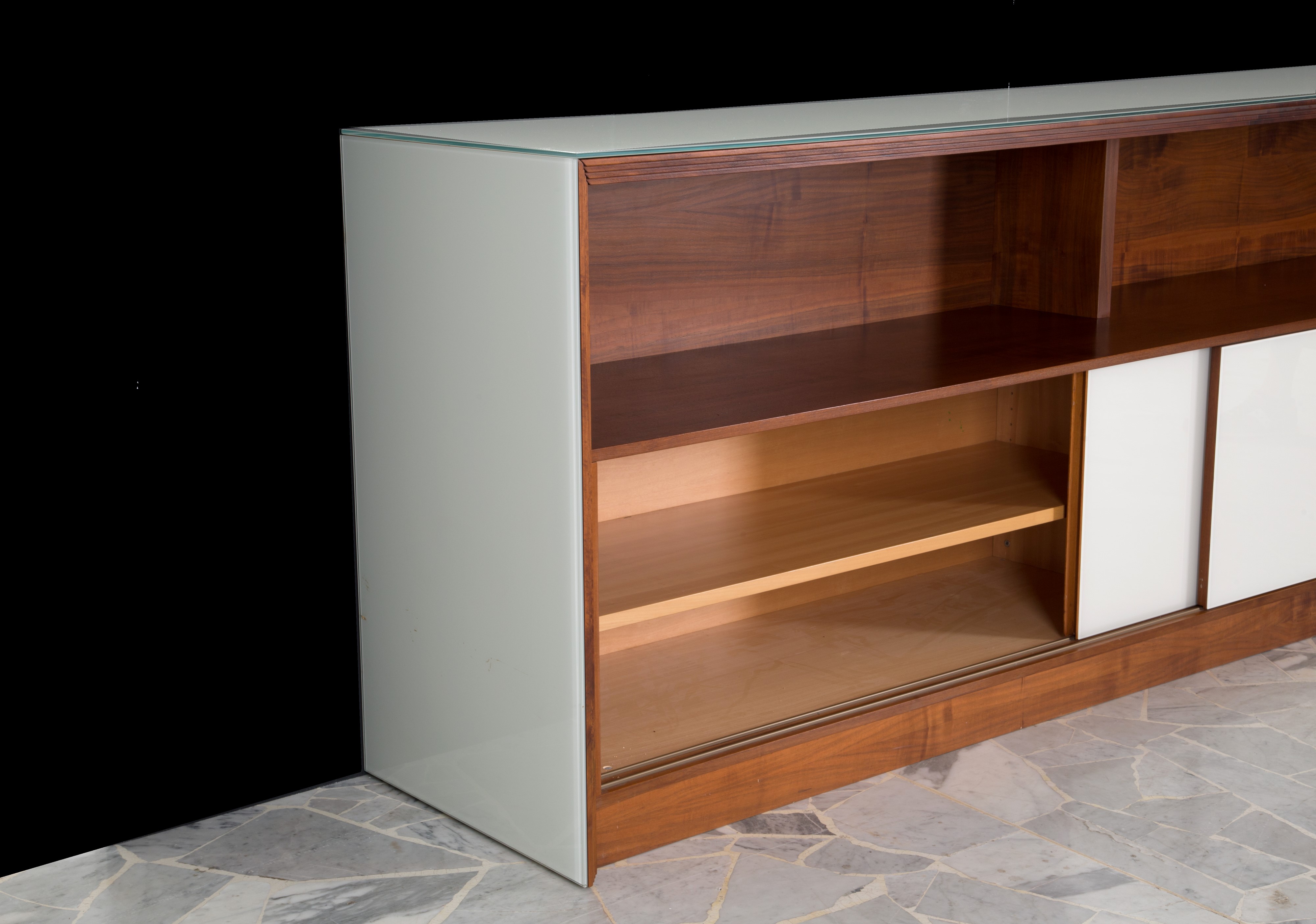Grande Credenza in Legno e Vetro Lattimo