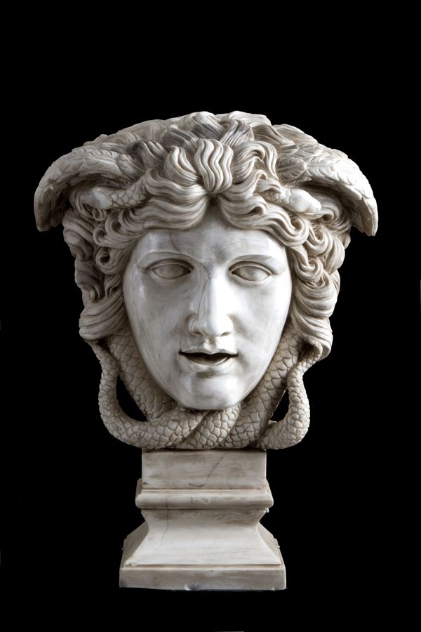 Busto in marmo "MEDUSA"