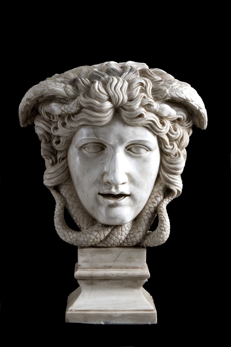 Busto in Marmo "medusa"