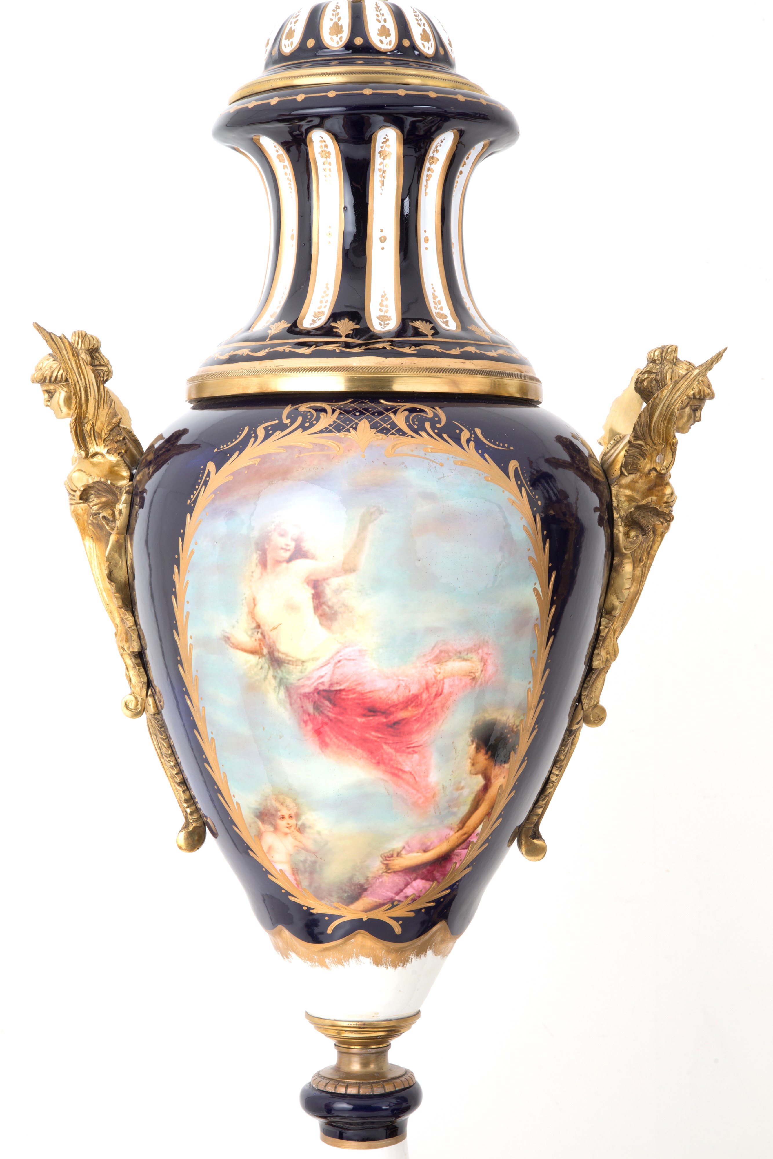 Coppia di Vasi in Porcellana Blu e Bronzo Dorato
