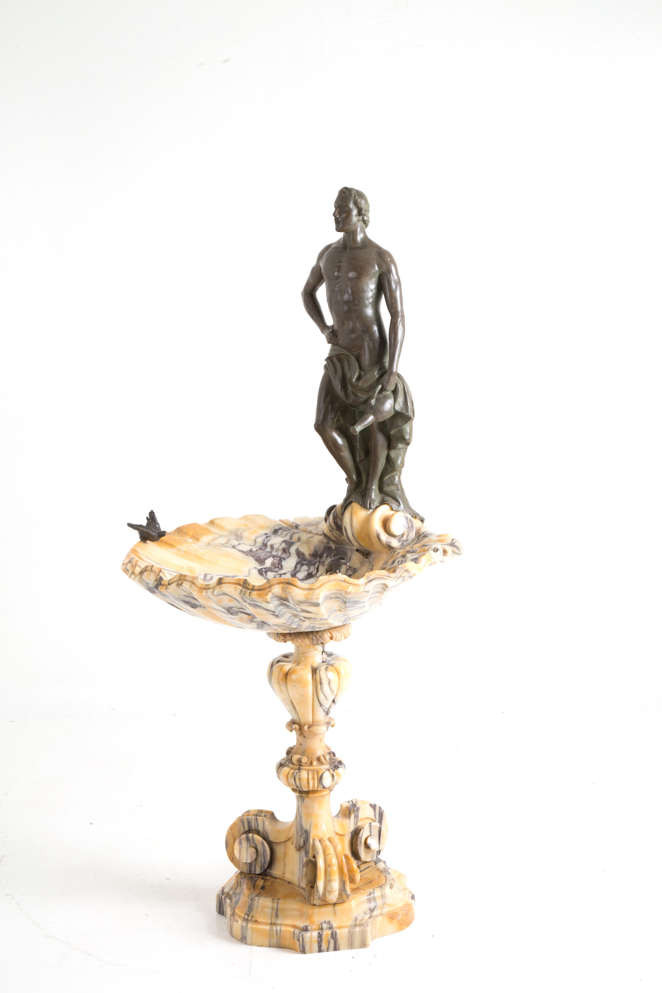 Coppia di vasche in marmo con figure