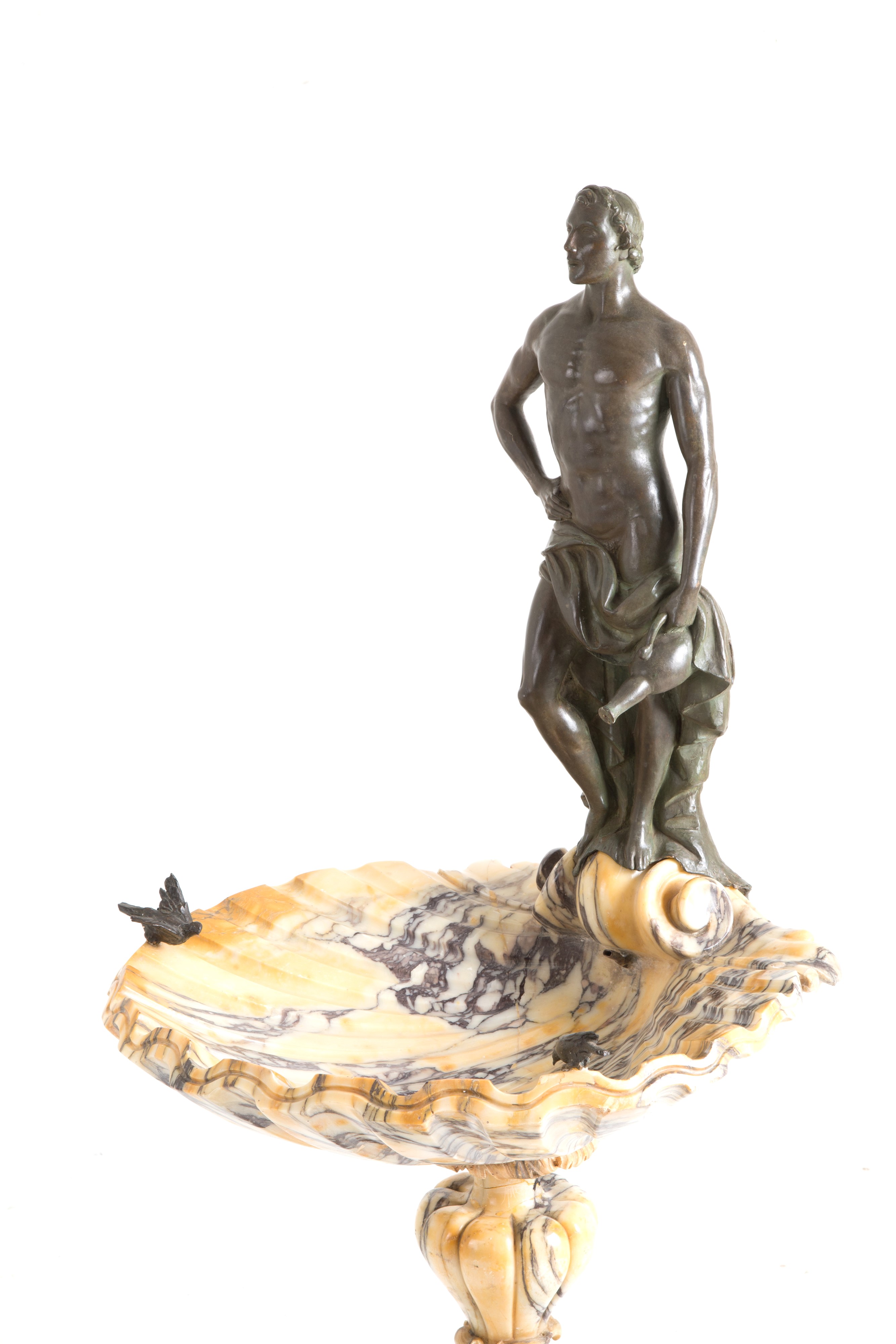 Coppia di vasche in marmo con figure