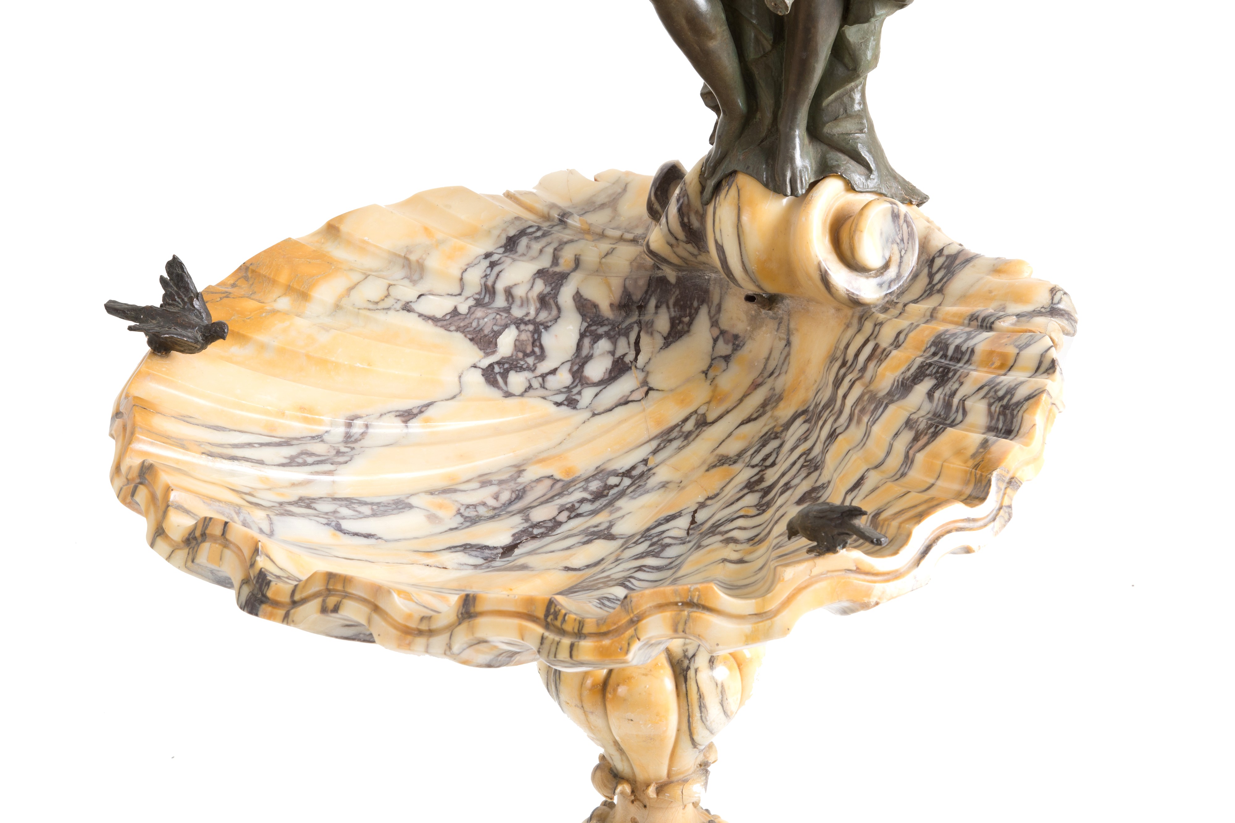 Coppia di vasche in marmo con figure