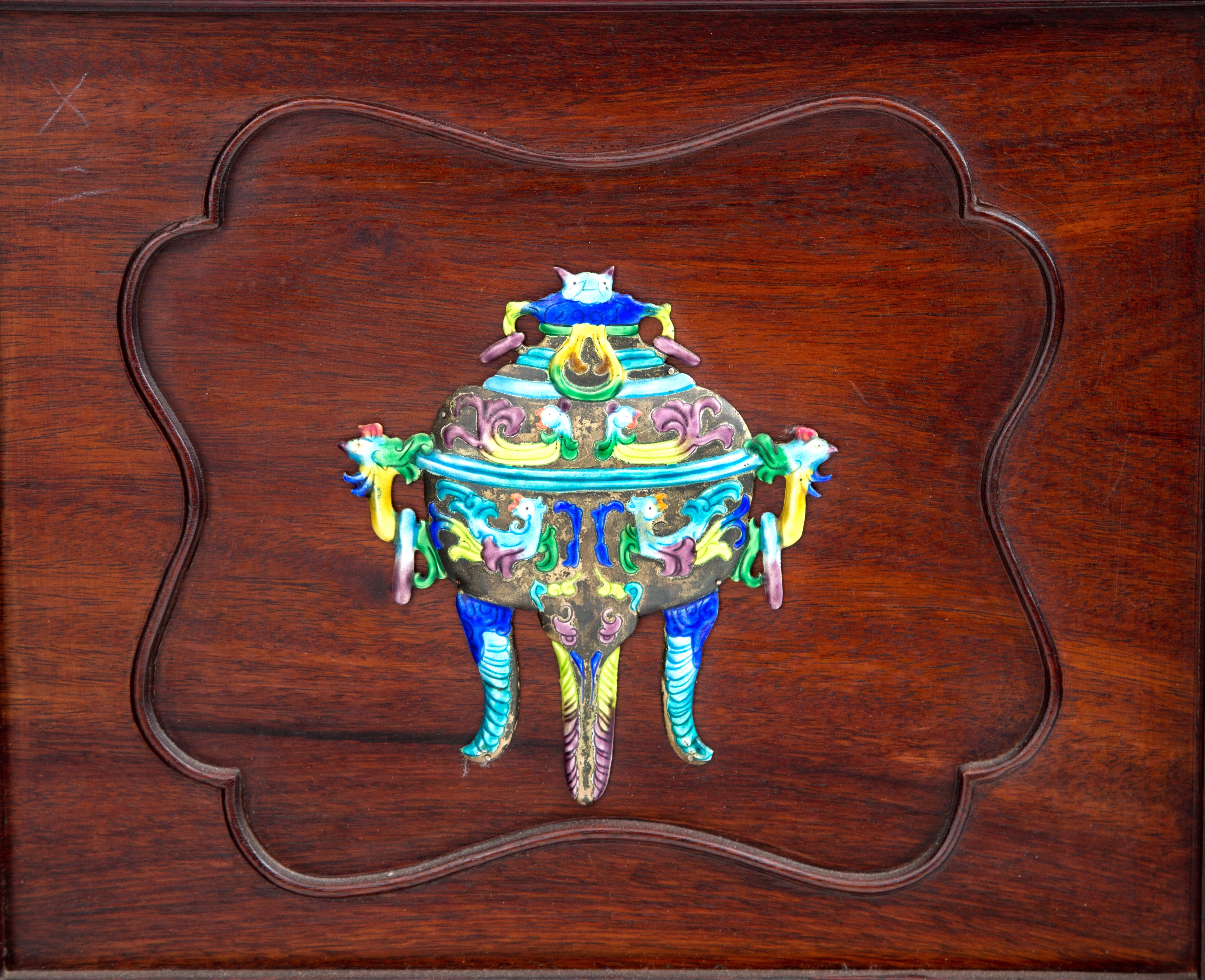 Paravento con placche smaltate