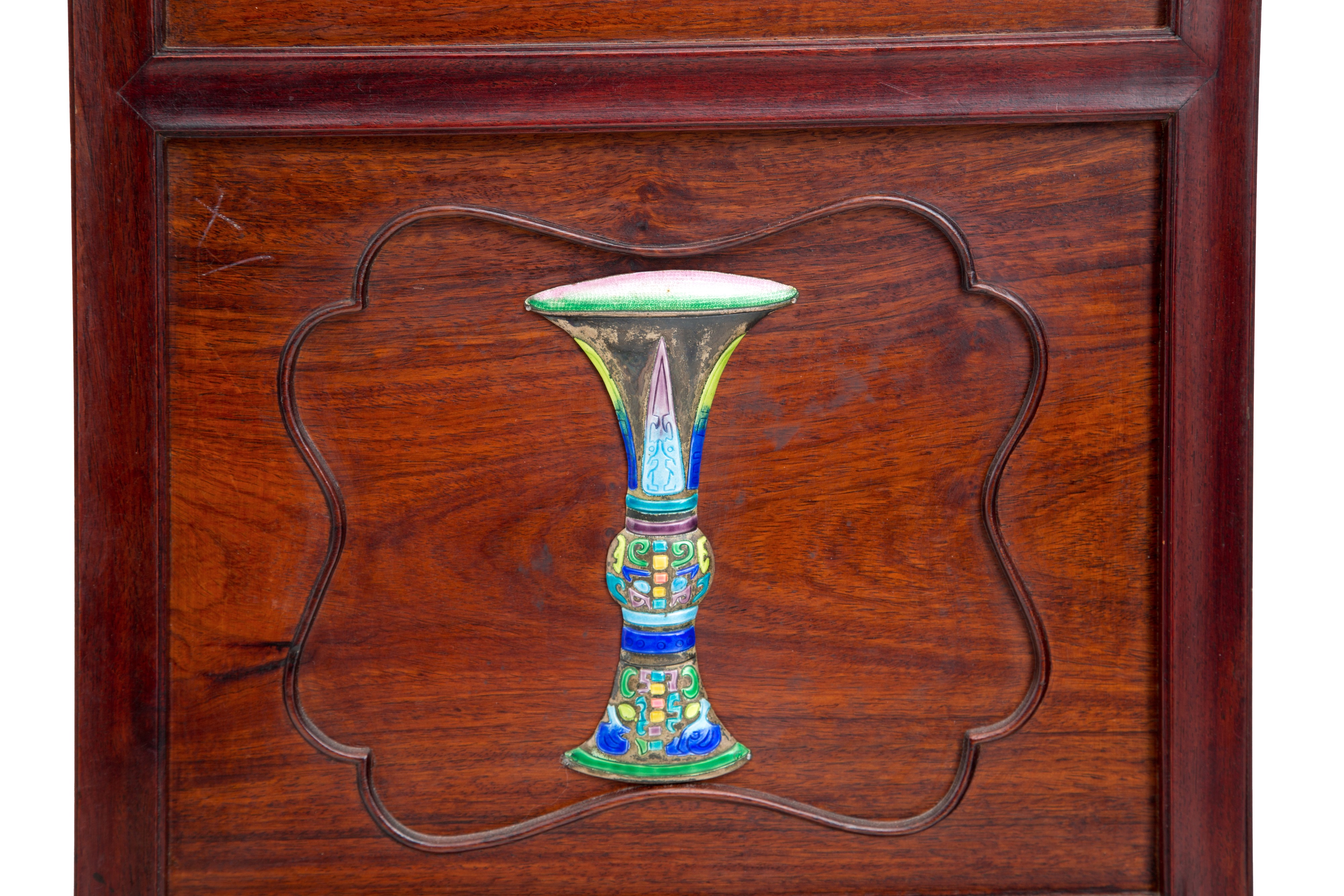 Paravento con placche smaltate