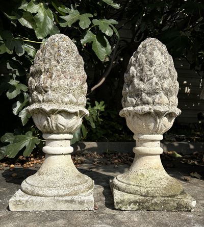 Coppia di Sculture "pigne"