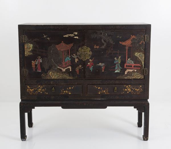 Lacquered chinoiserie cabinet