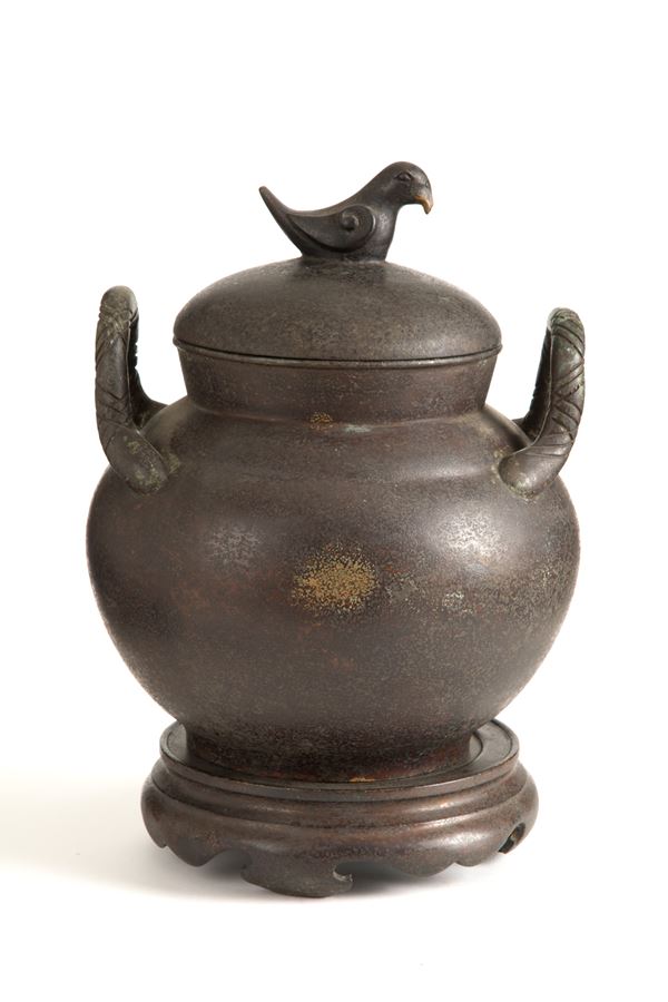 Bronze pot with base and lid