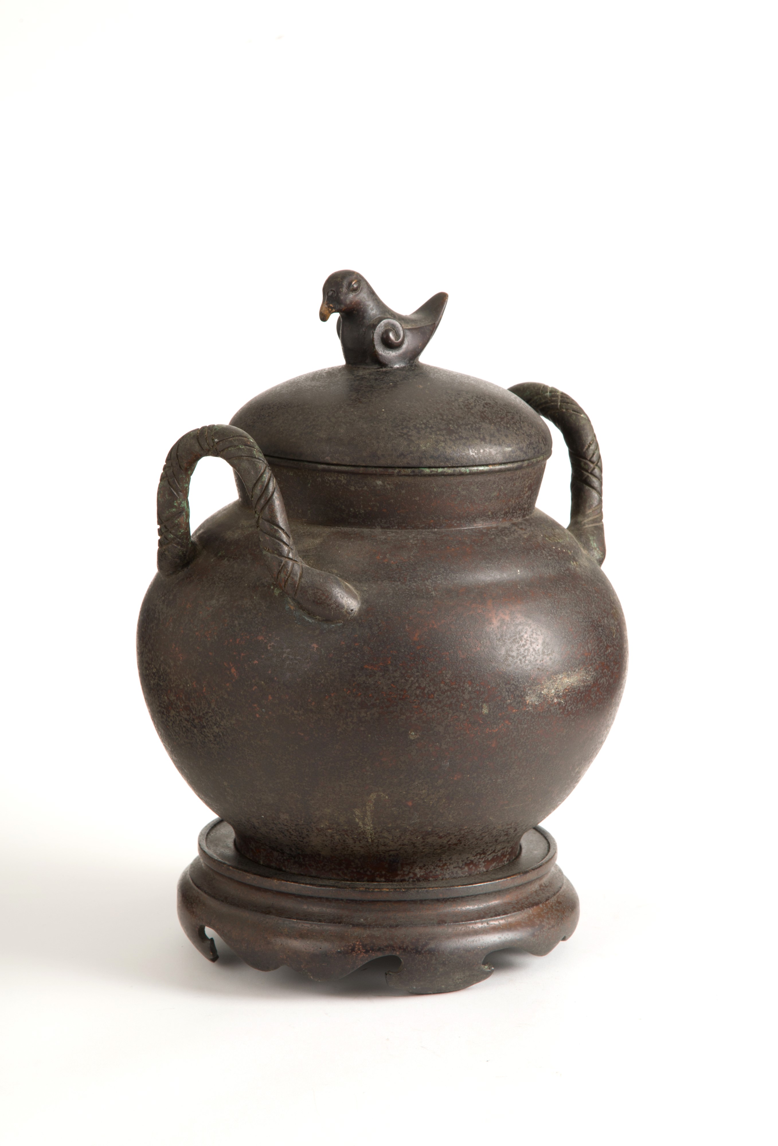 Pentola in bronzo con base e coperchio