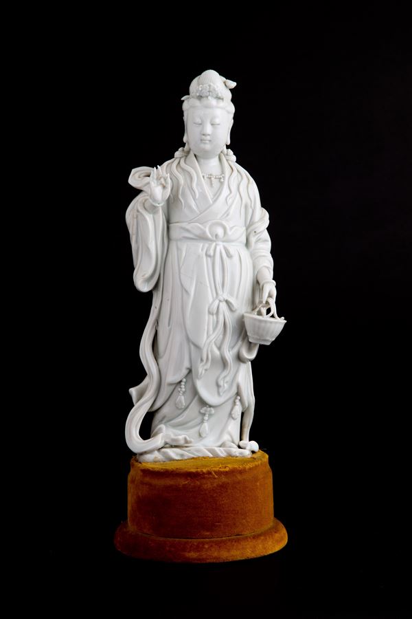 Scultura in porcellana bianca "GUANYIN"