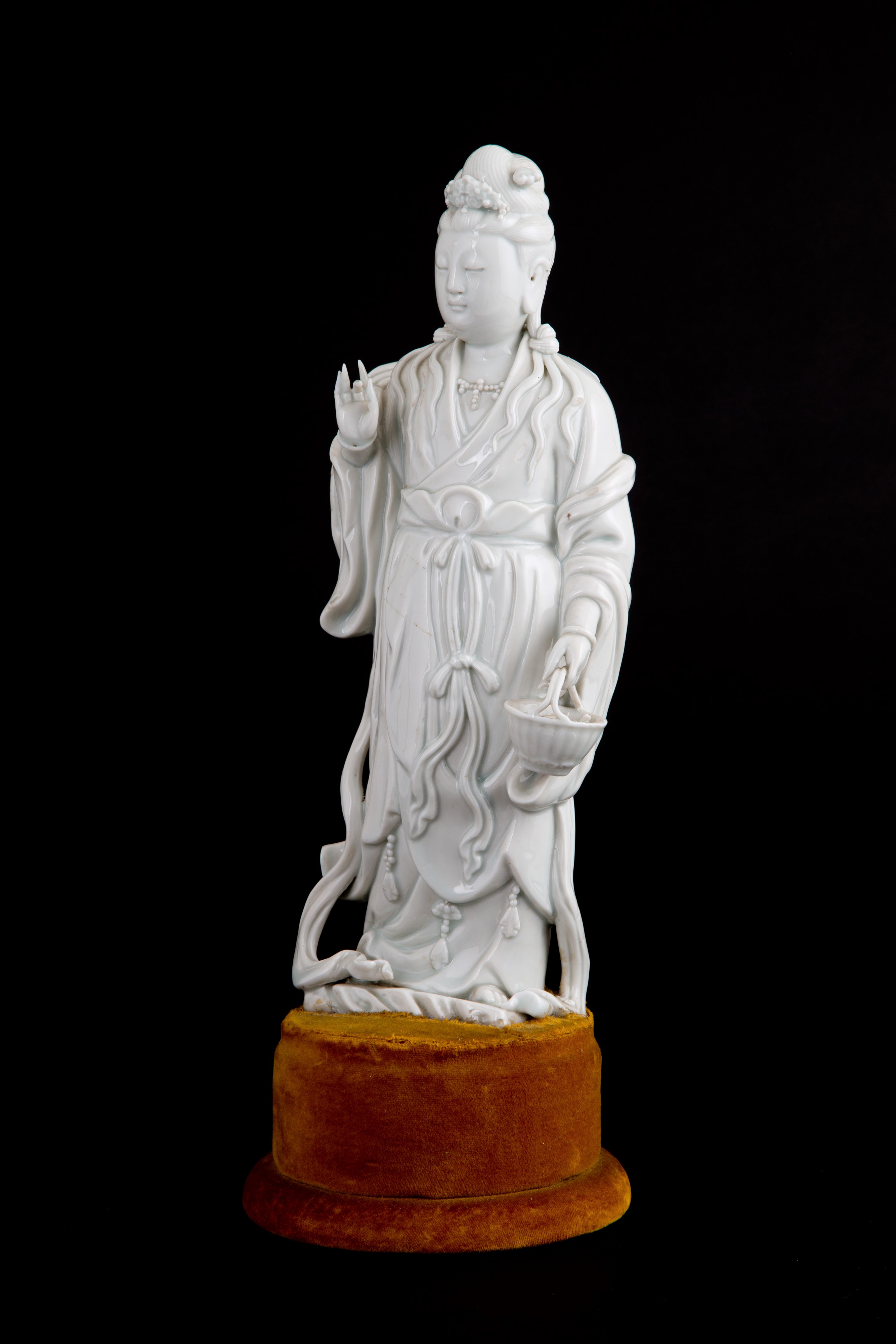 Scultura in porcellana bianca "GUANYIN"