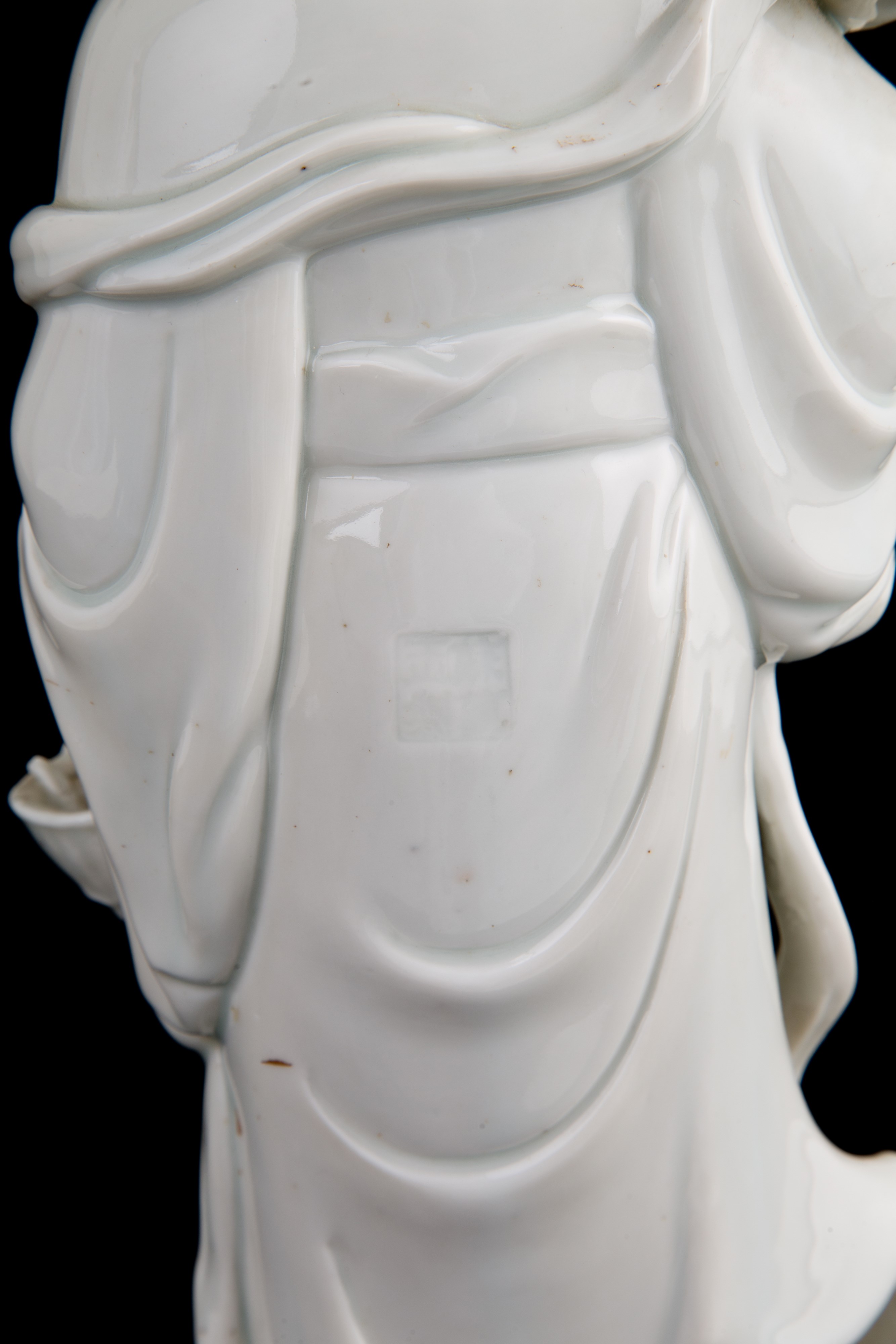 Scultura in porcellana bianca "GUANYIN"