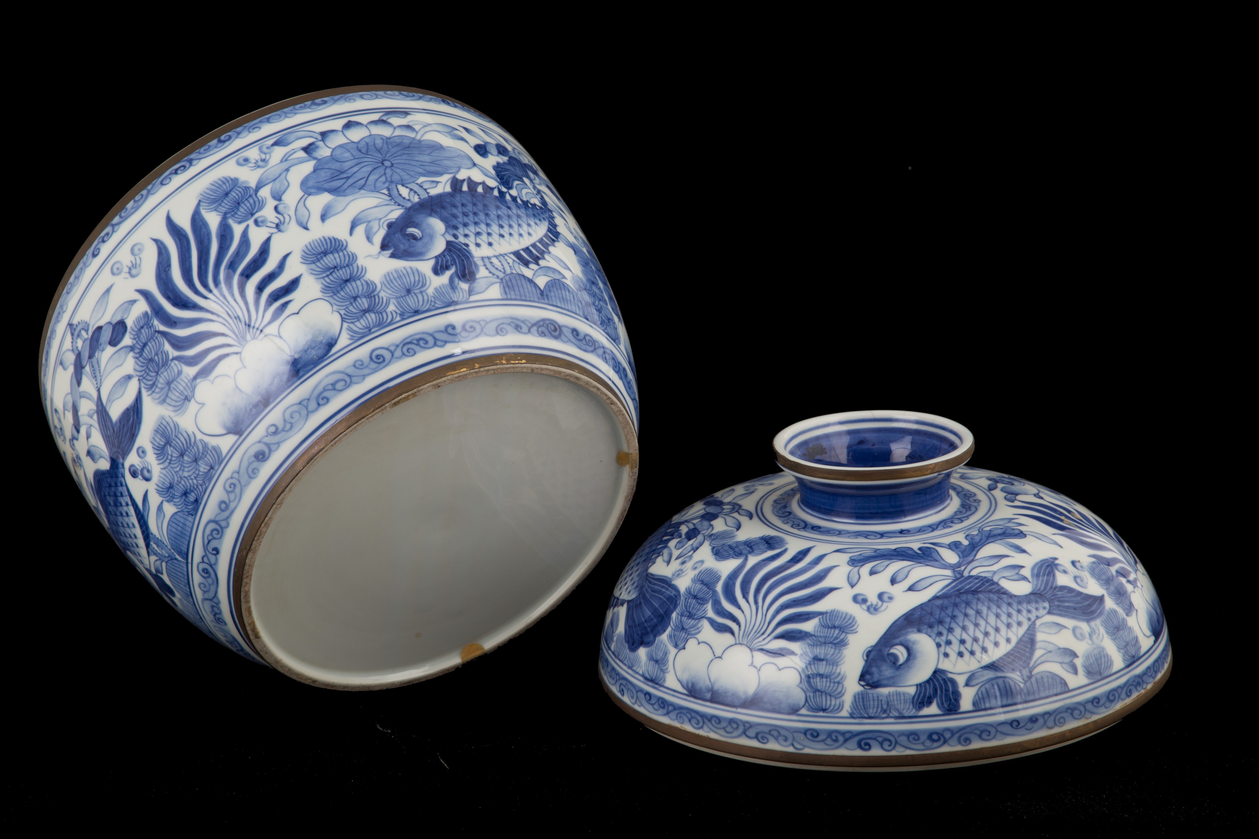 Grande vaso con coperchio