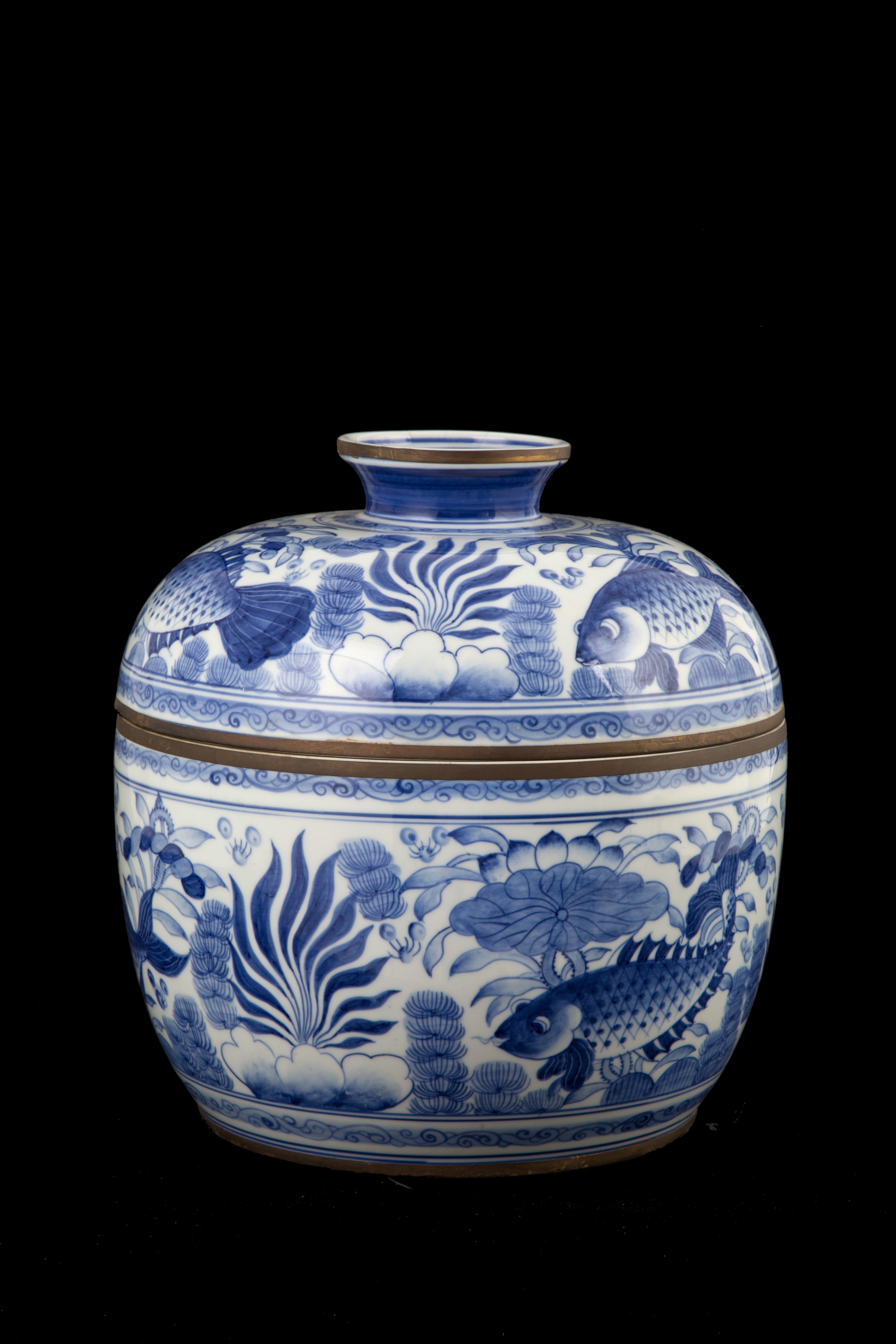 Grande vaso con coperchio