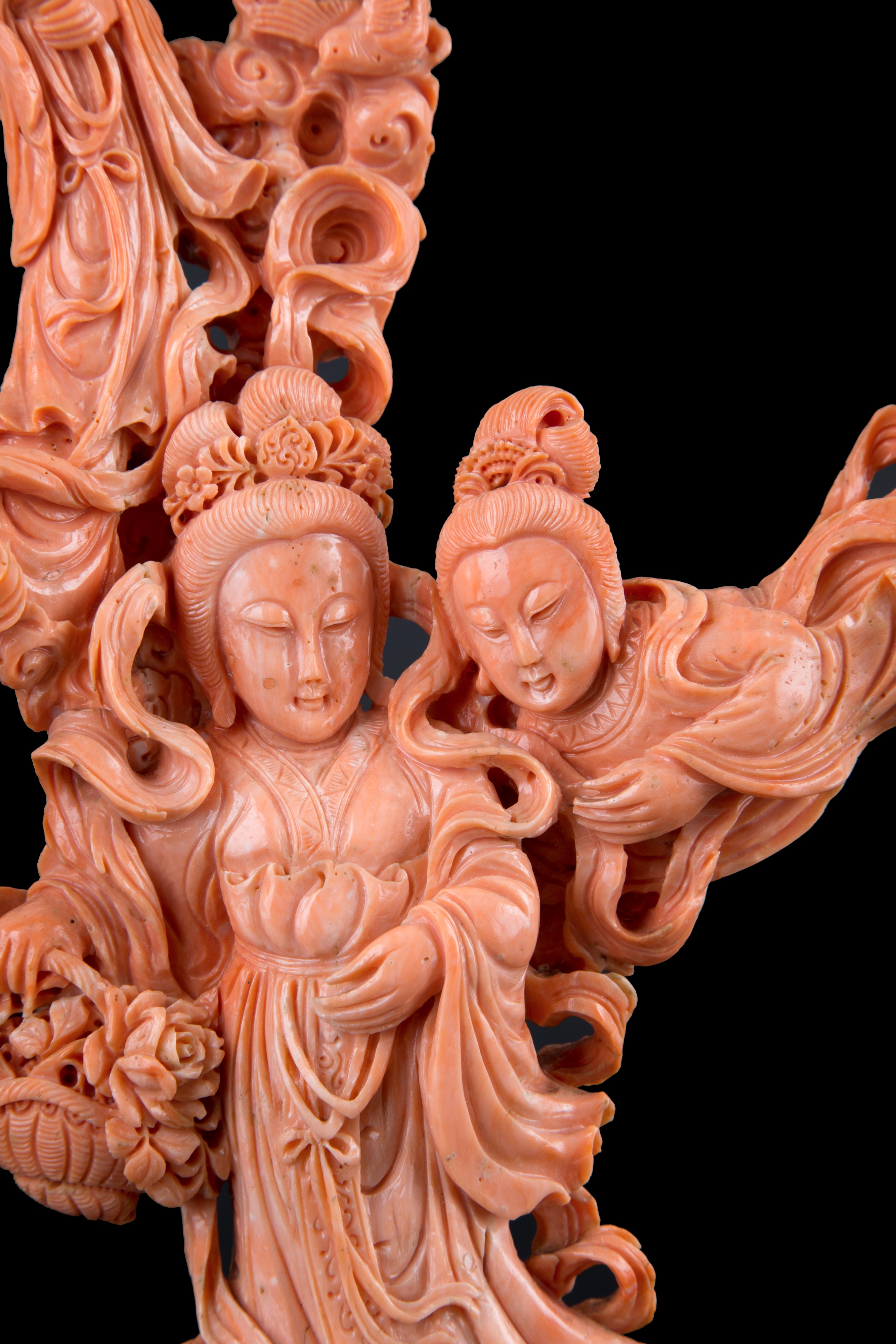 Scultura in corallo "TRE GUANYIN"