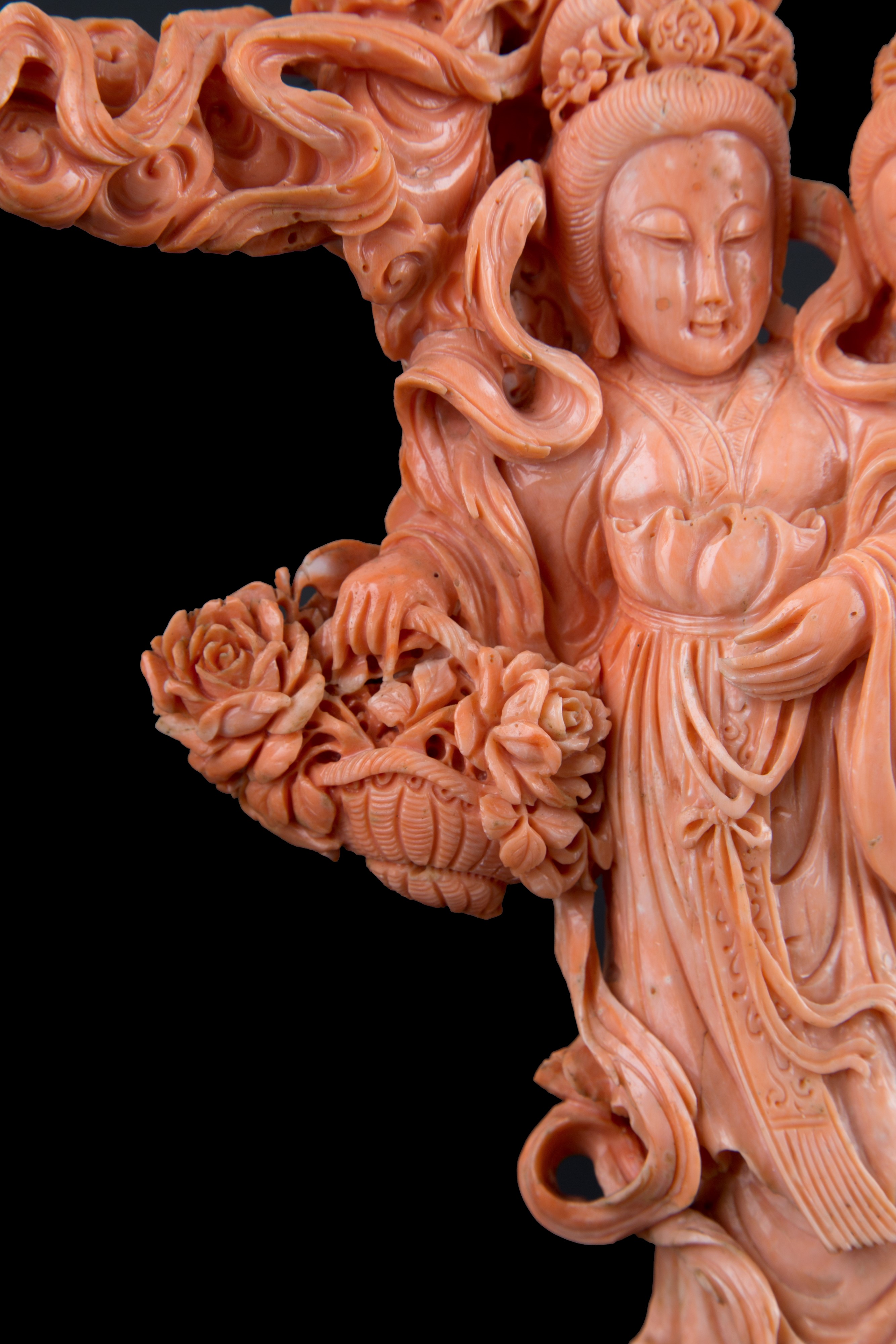 Scultura in corallo "TRE GUANYIN"