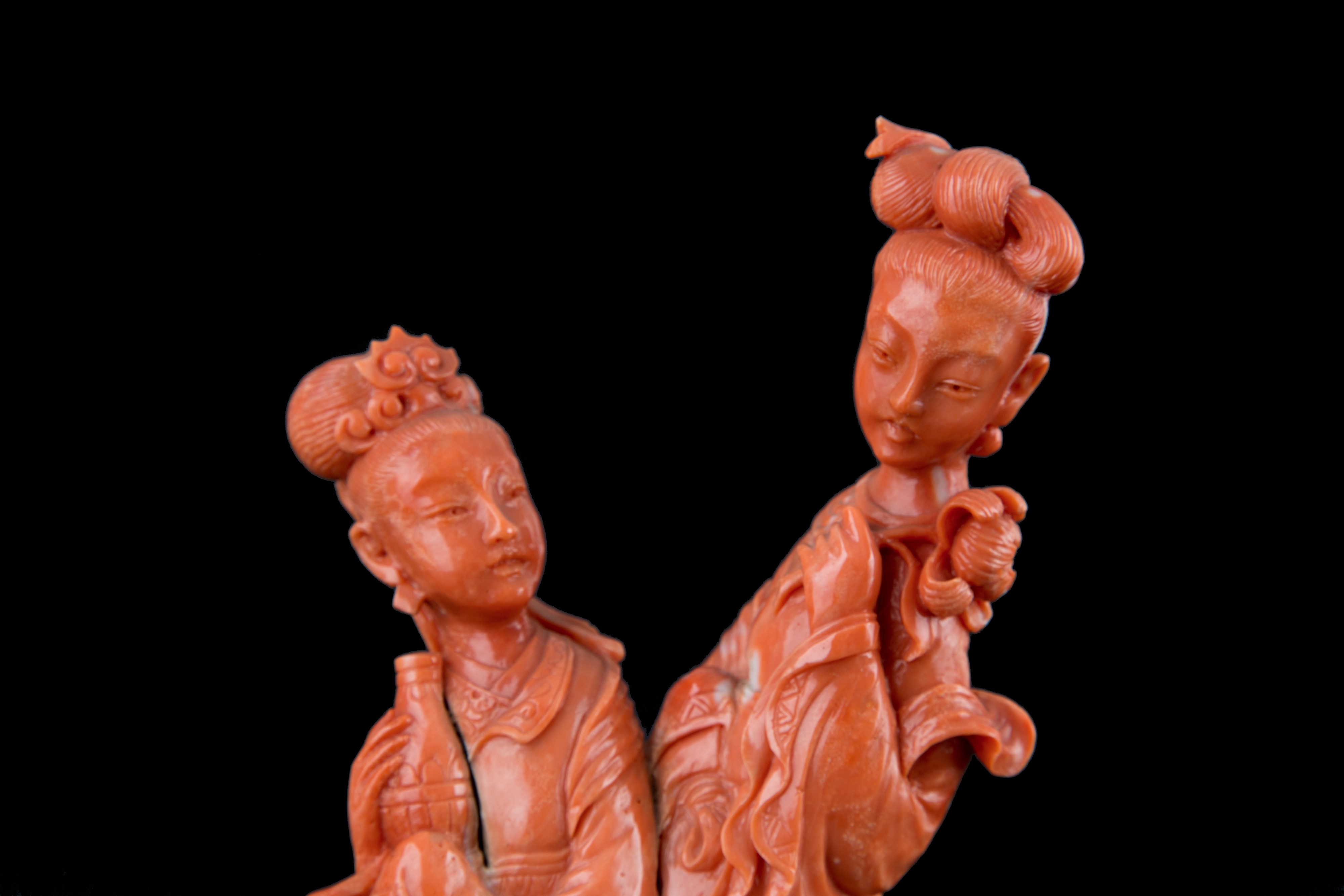 Scultura in corallo "DUE GUANYIN"