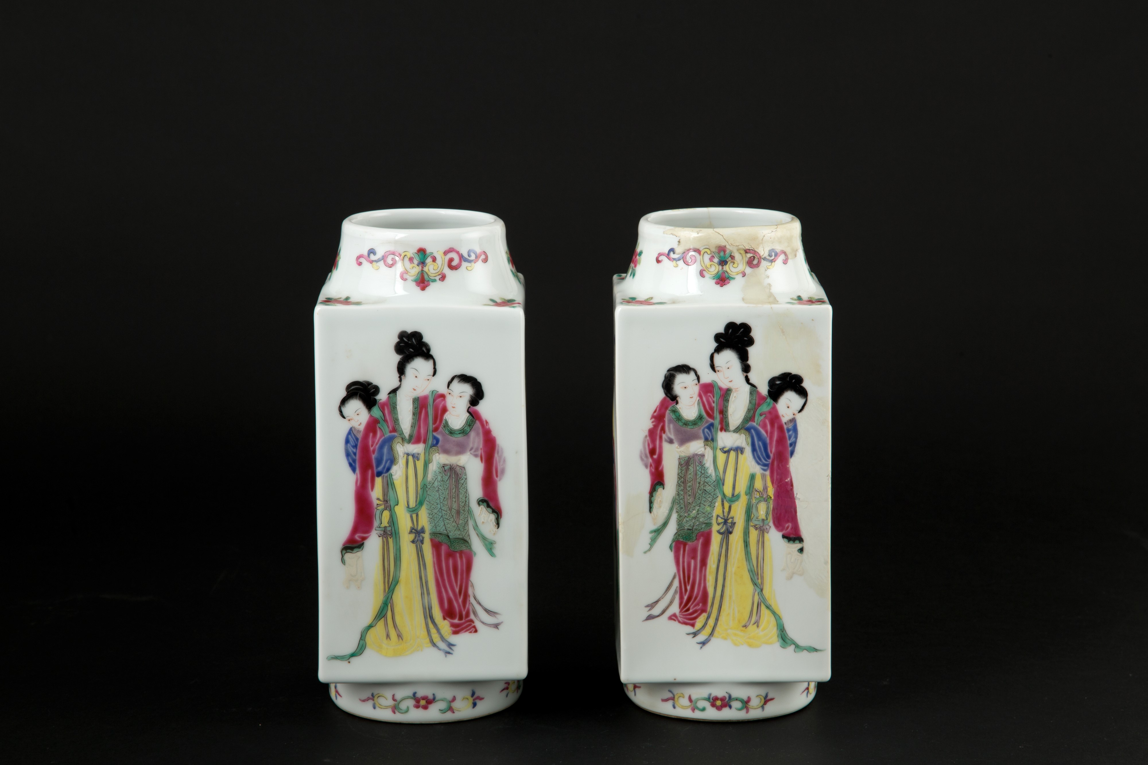 Coppia di vasi "PERSONAGGI"