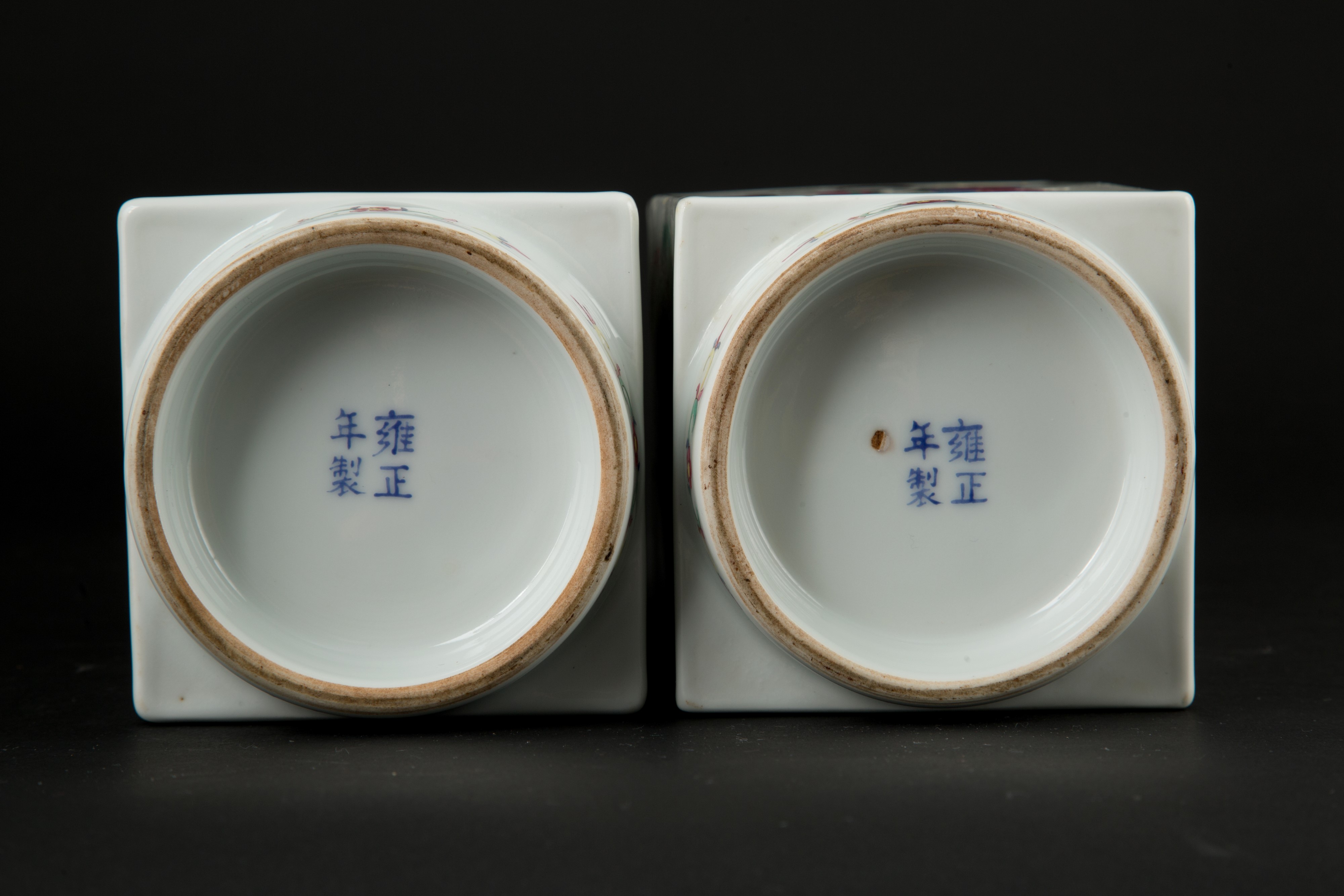 Coppia di vasi "PERSONAGGI"