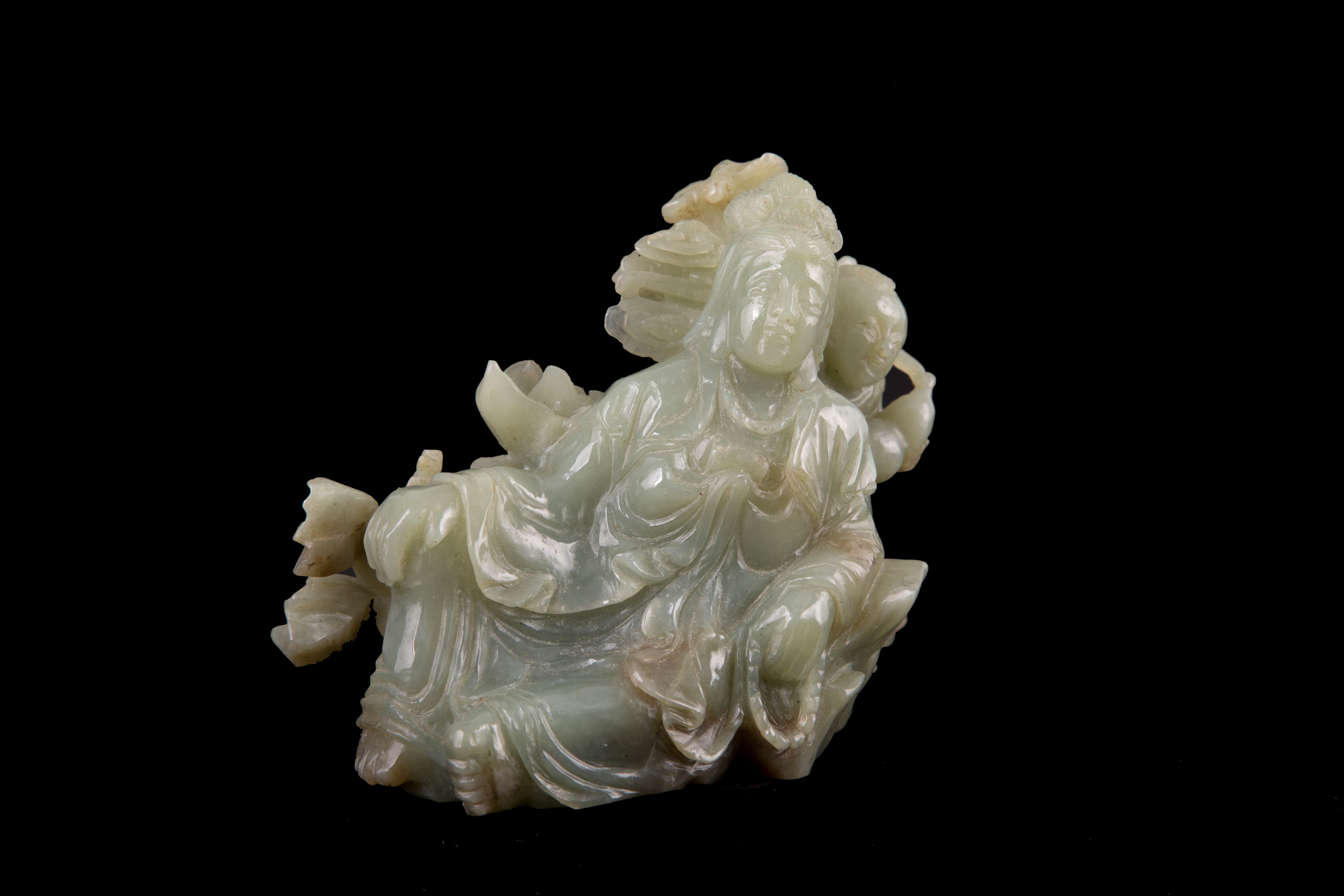 Scultura "PERSONAGGIO FEMMINILE CON BAMBINO"